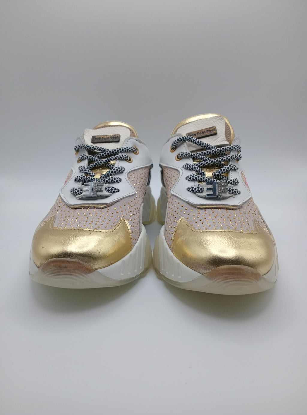 TÊNIS FREE FEEL FEET DOURADO COURO BRILHO ANIMAL PRINT TAXAS