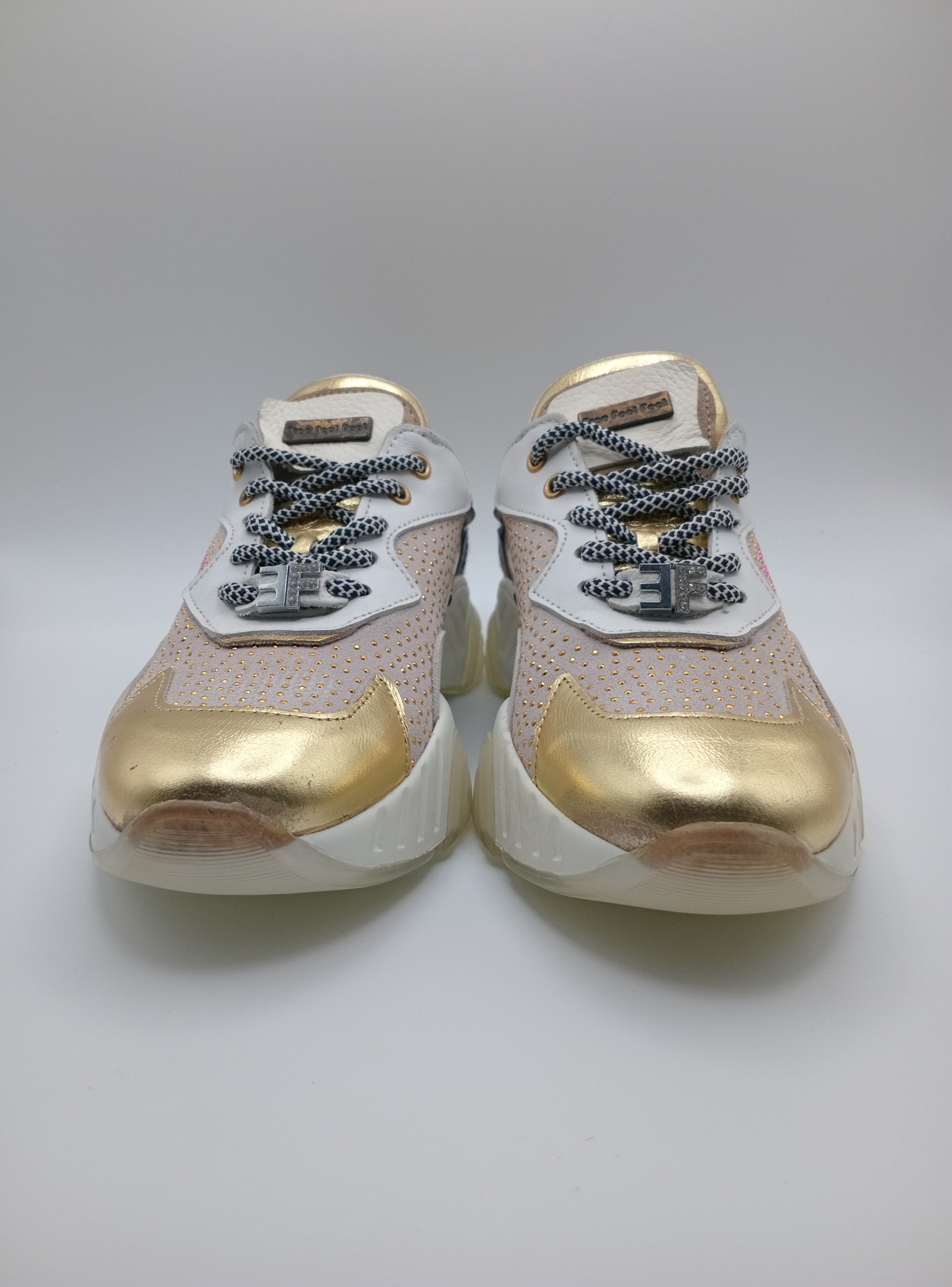 TÊNIS FREE FEEL FEET DOURADO COURO BRILHO ANIMAL PRINT TAXAS