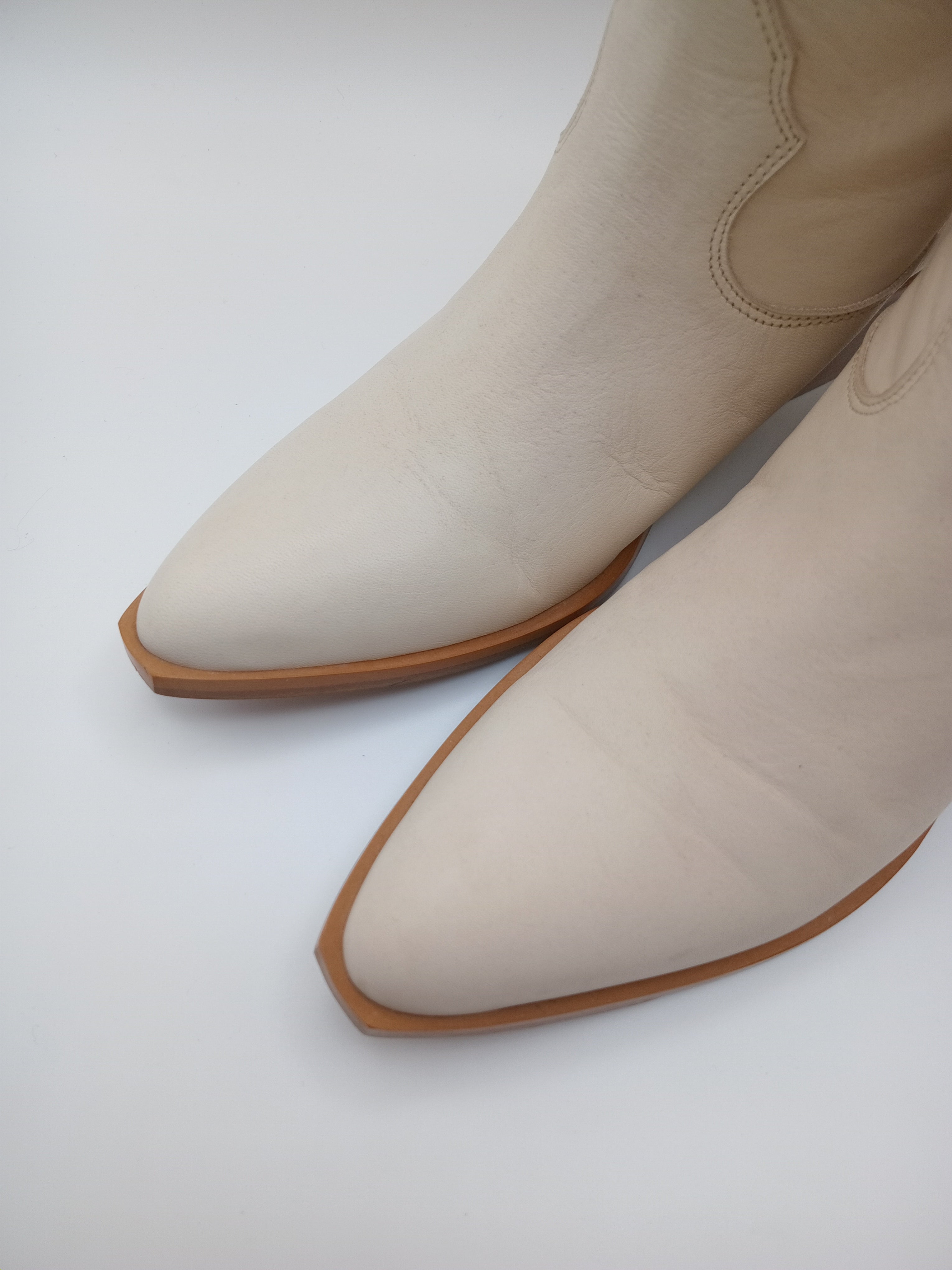 BOTA TEXANA BEAT SHOES BRANCA COURO LISO BICUDO
