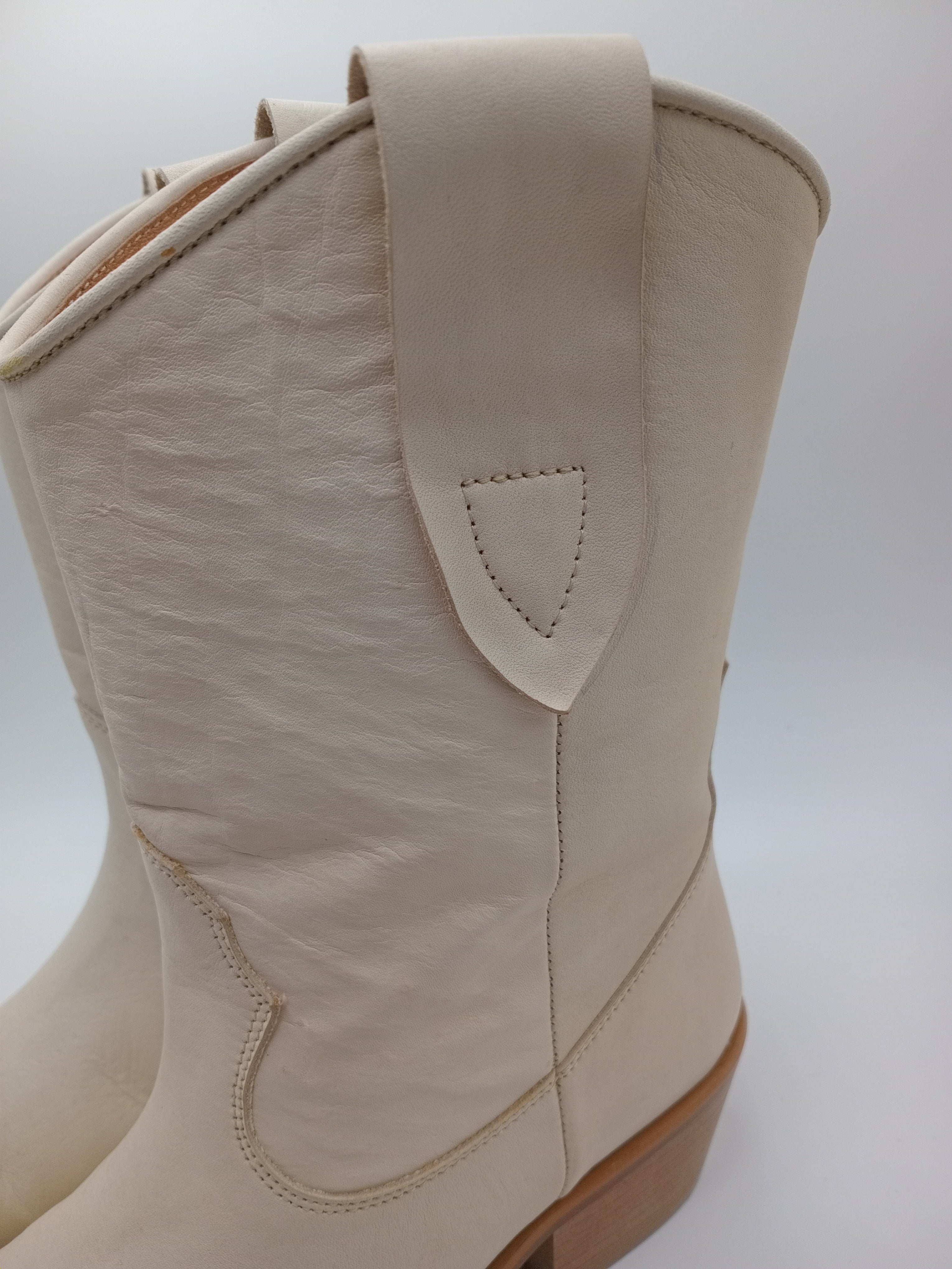 BOTA TEXANA BEAT SHOES BRANCA COURO LISO BICUDO