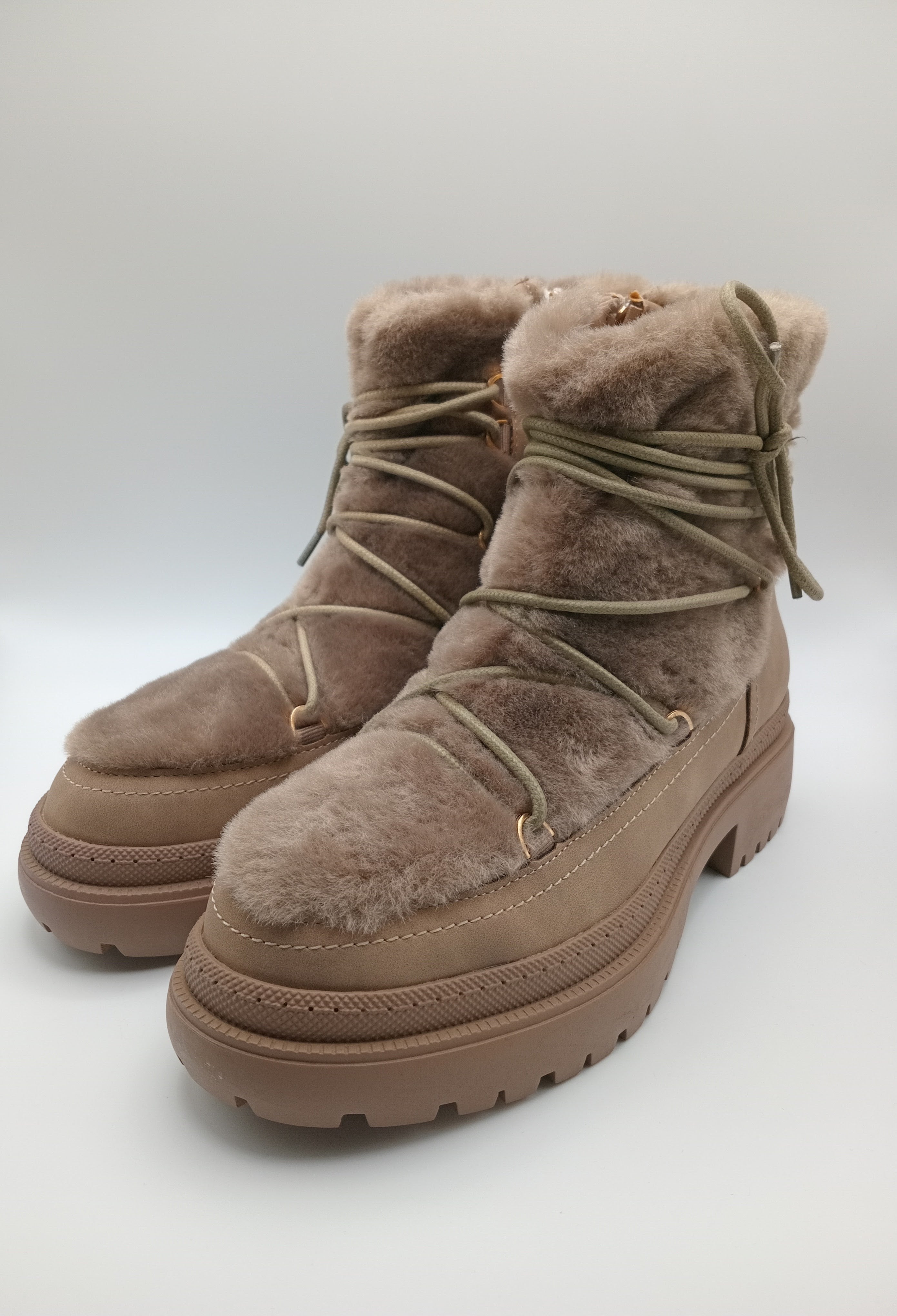 BOTA XTI BEGE PELOS CORDÕES ZIPER