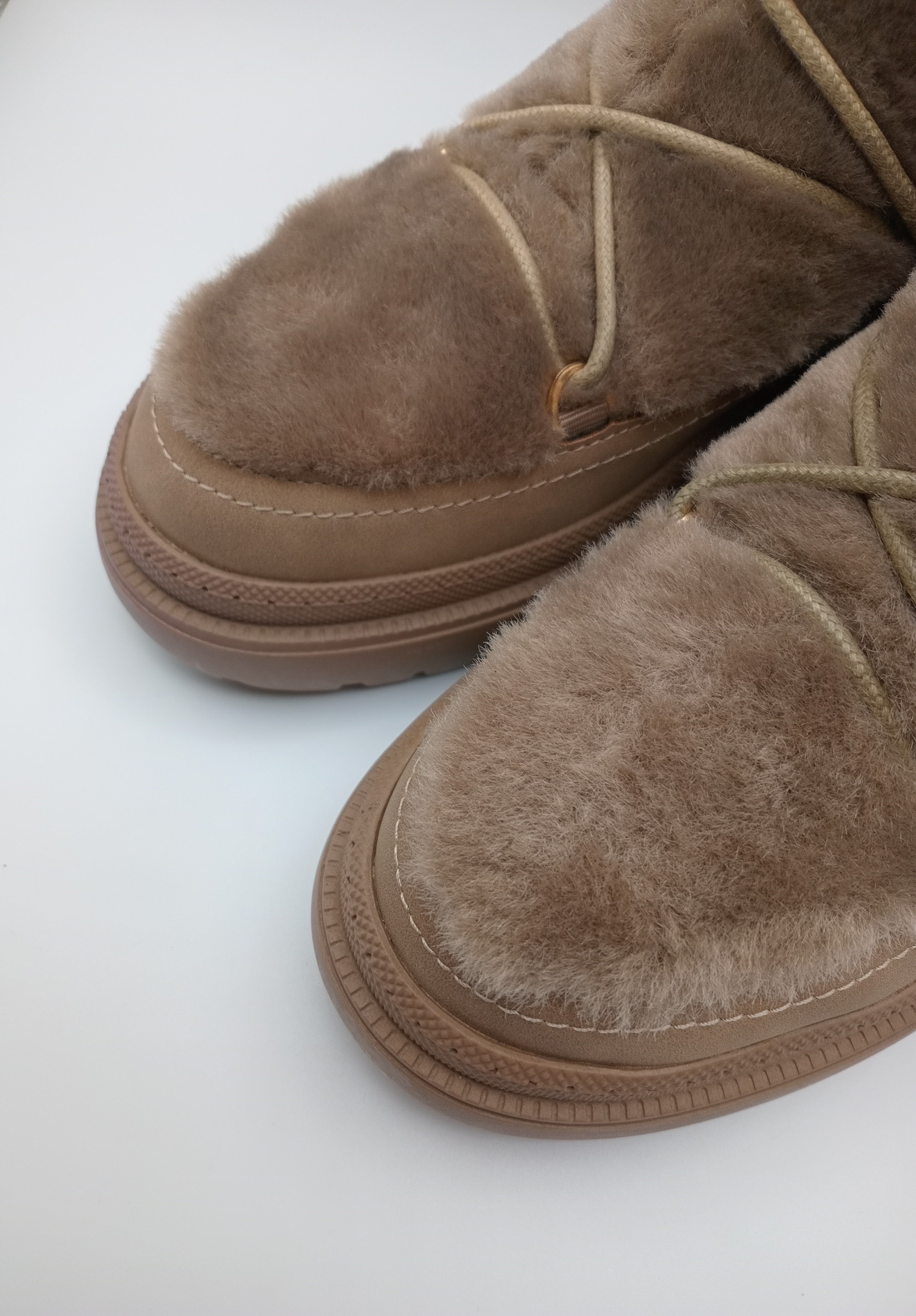 BOTA XTI BEGE PELOS CORDÕES ZIPER