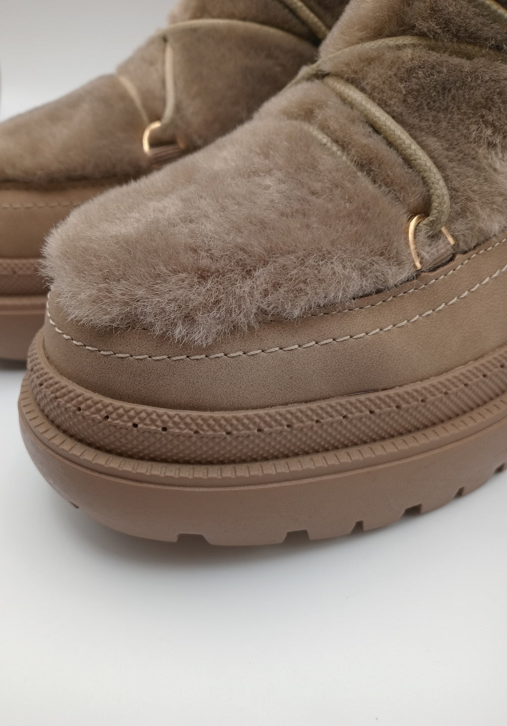 BOTA XTI BEGE PELOS CORDÕES ZIPER