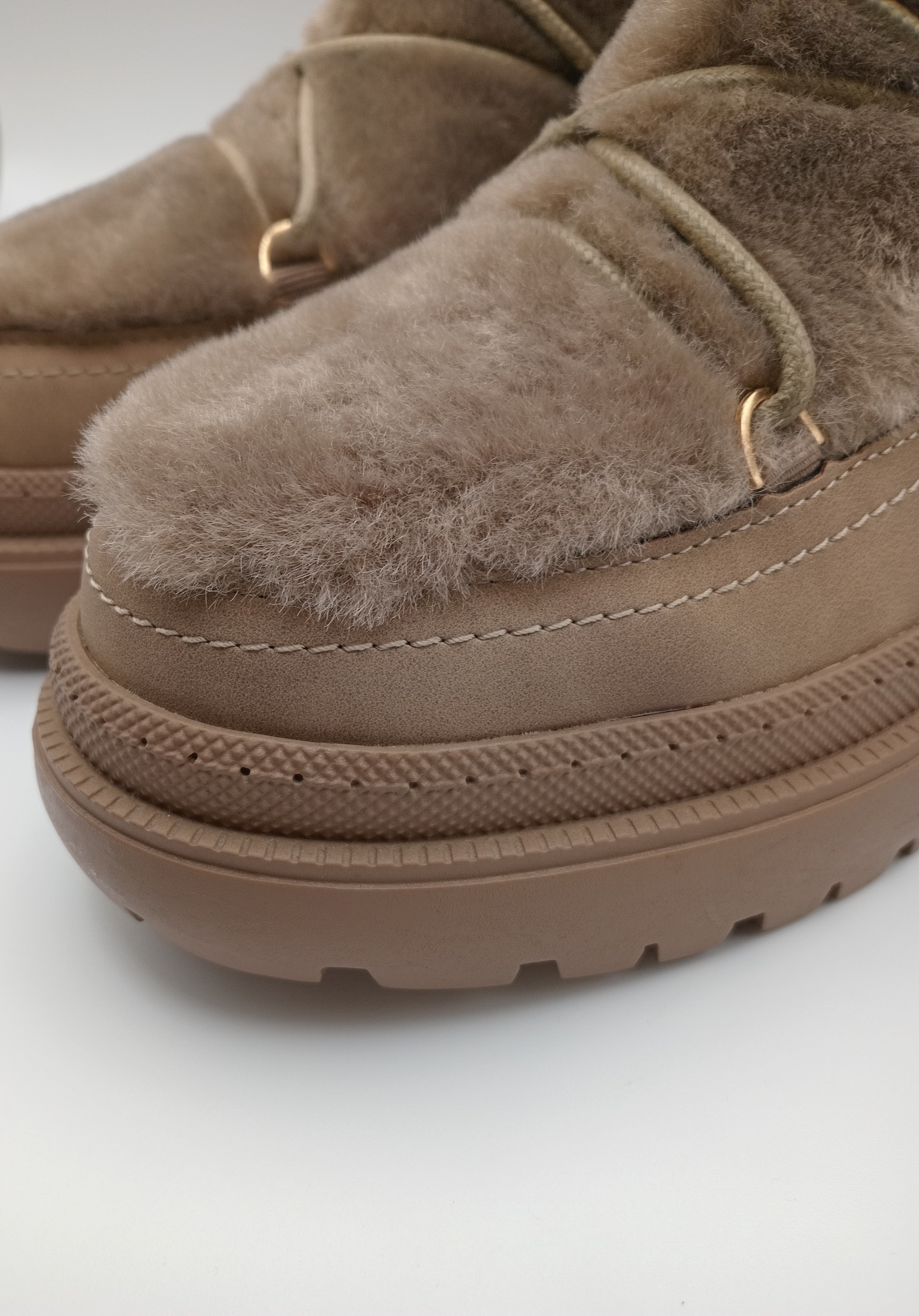 BOTA XTI BEGE PELOS CORDÕES ZIPER