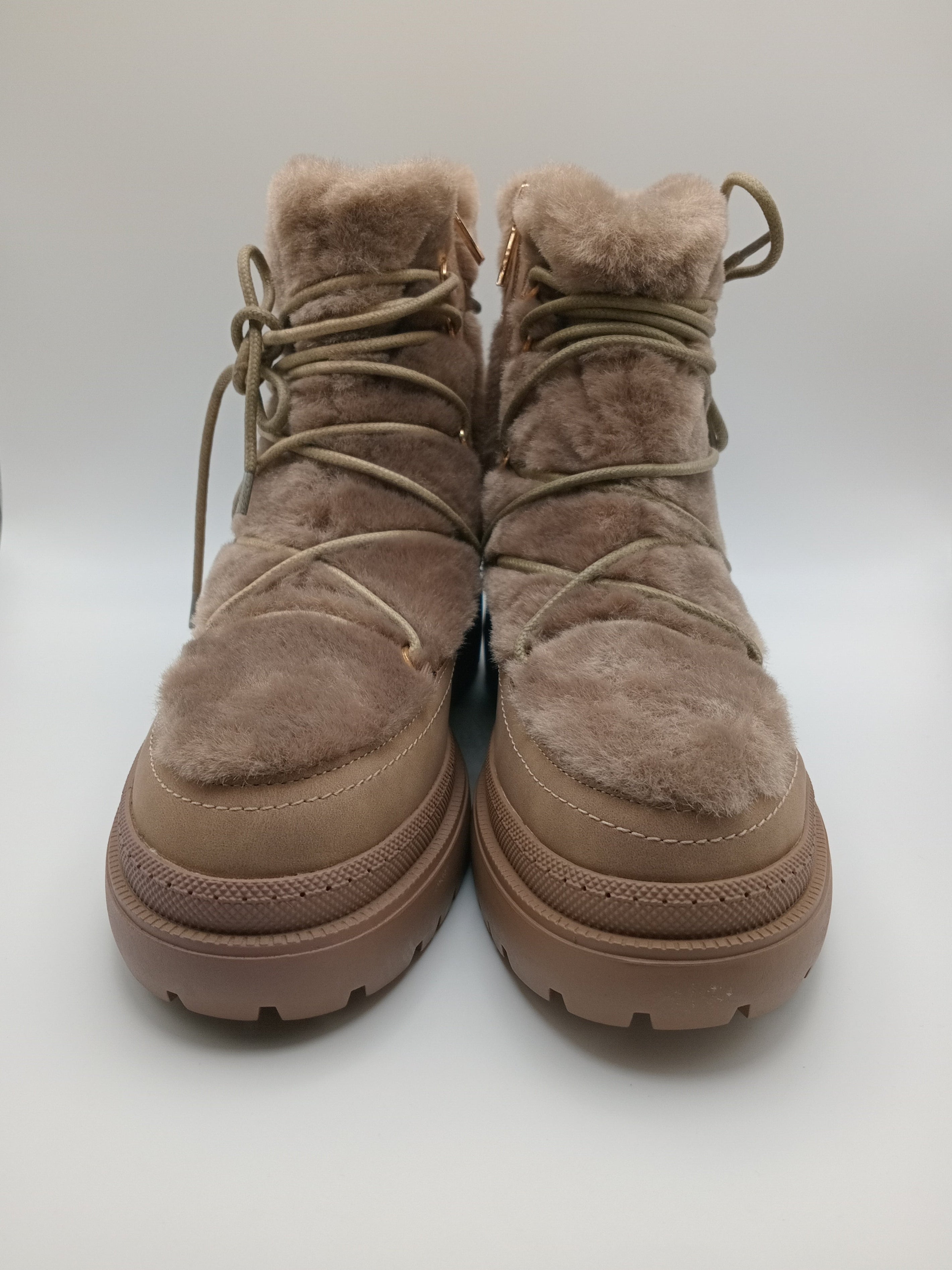 BOTA XTI BEGE PELOS CORDÕES ZIPER