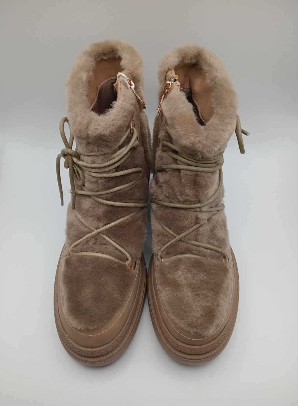 BOTA XTI BEGE PELOS CORDÕES ZIPER