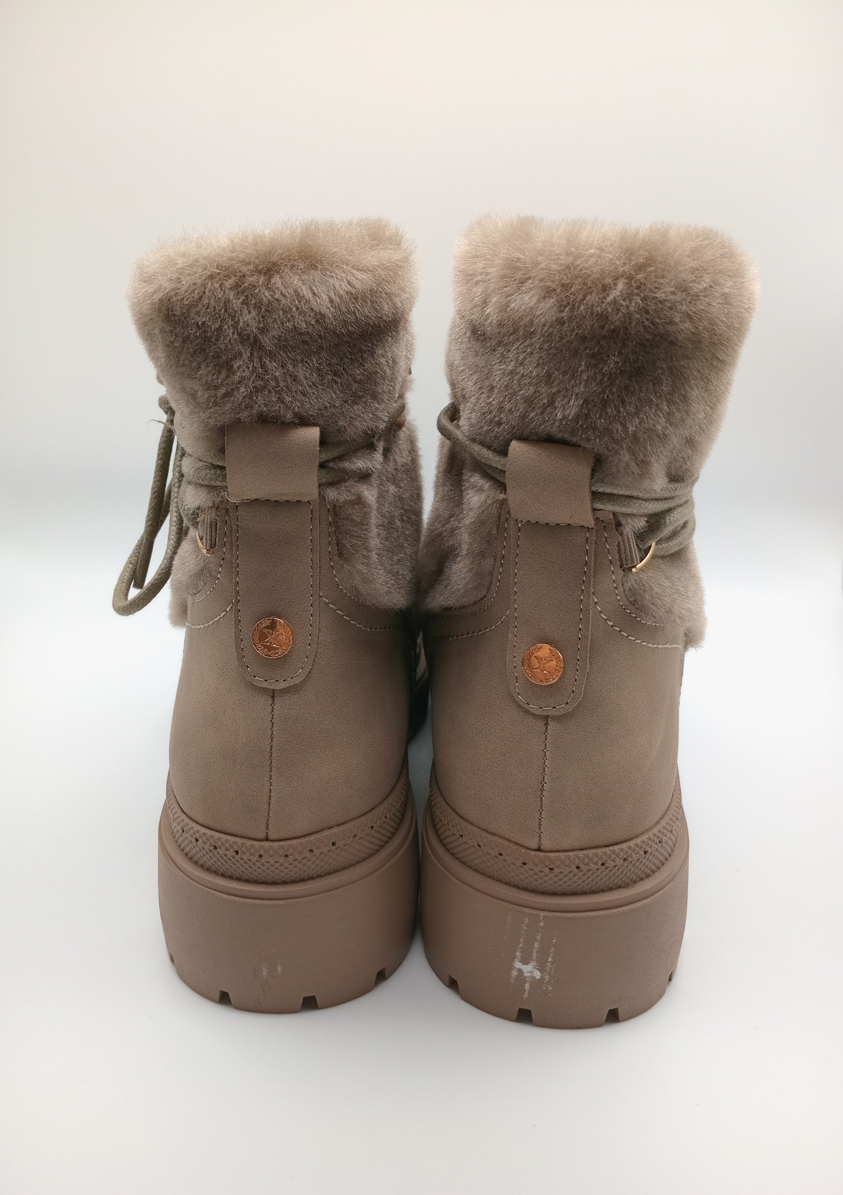 BOTA XTI BEGE PELOS CORDÕES ZIPER