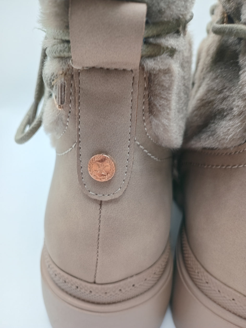 BOTA XTI BEGE PELOS CORDÕES ZIPER