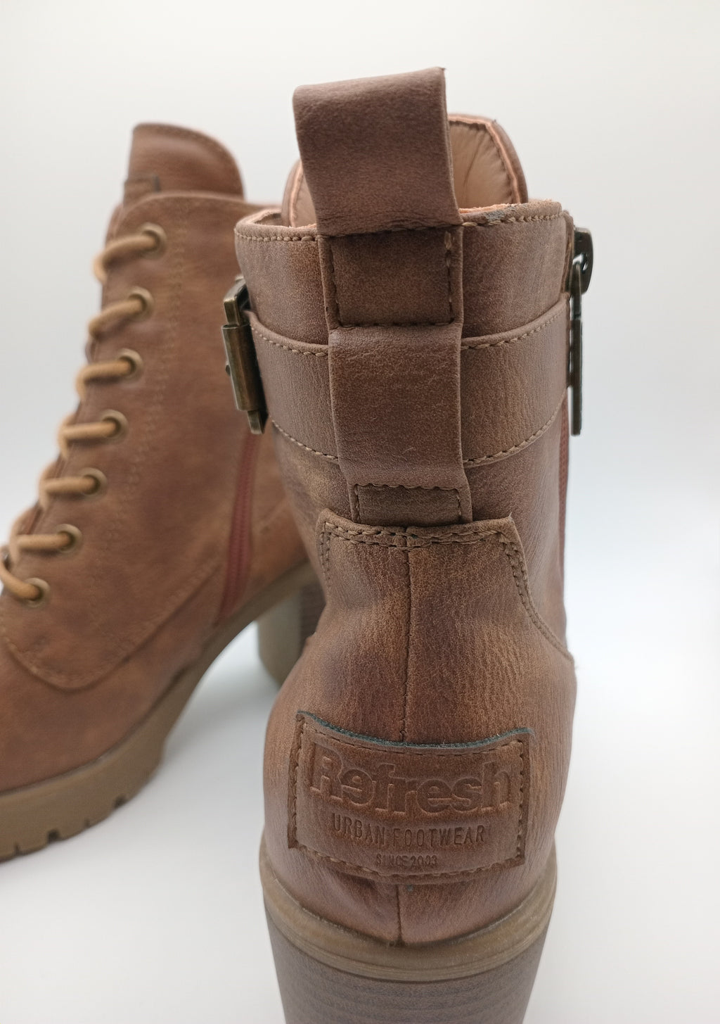 BOTA COTURNO REFRESH CASTANHO ECO PELE ZIPER TIRA AJUSTE TRASEIRO