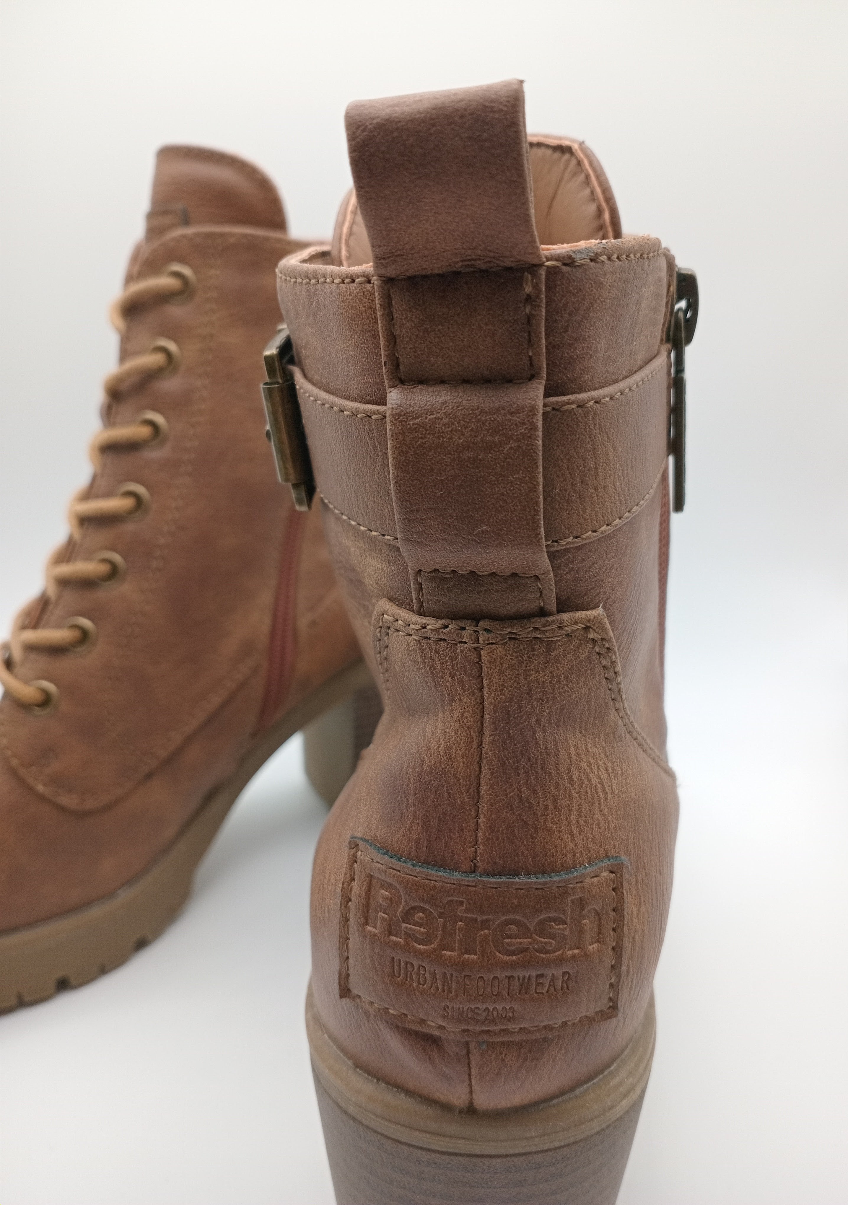 BOTA COTURNO REFRESH CASTANHO ECO PELE ZIPER TIRA AJUSTE TRASEIRO