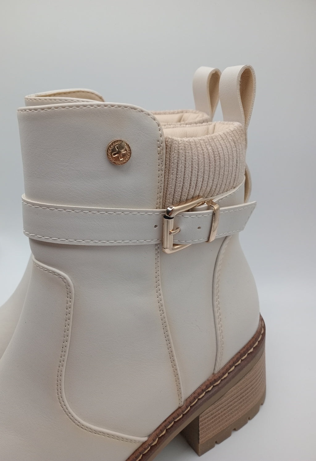 BOTA SALTO XTI BRANCO ECO PELE TIRA BICO QUADRADO ZIPER