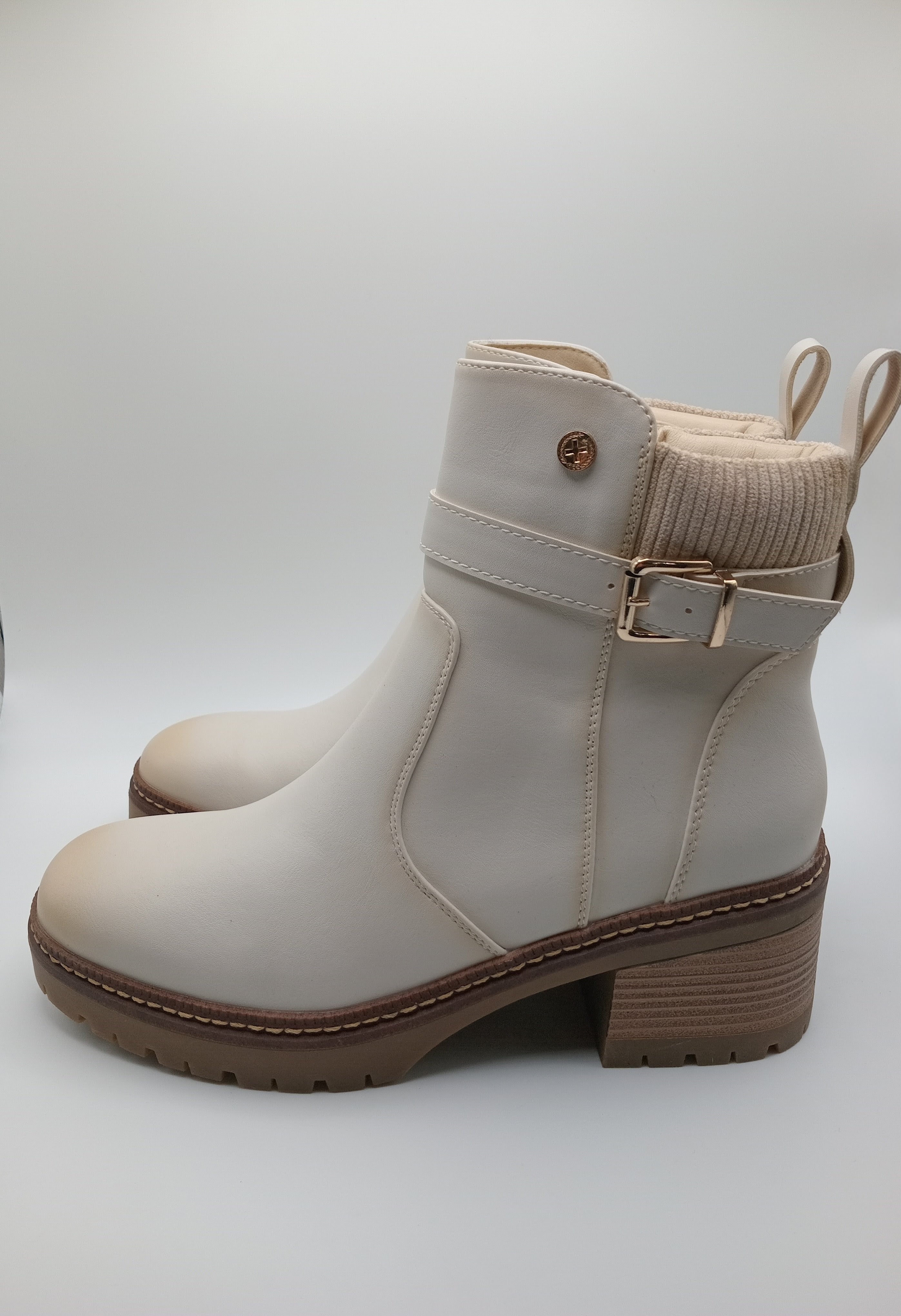 BOTA SALTO XTI BRANCO ECO PELE TIRA BICO QUADRADO ZIPER