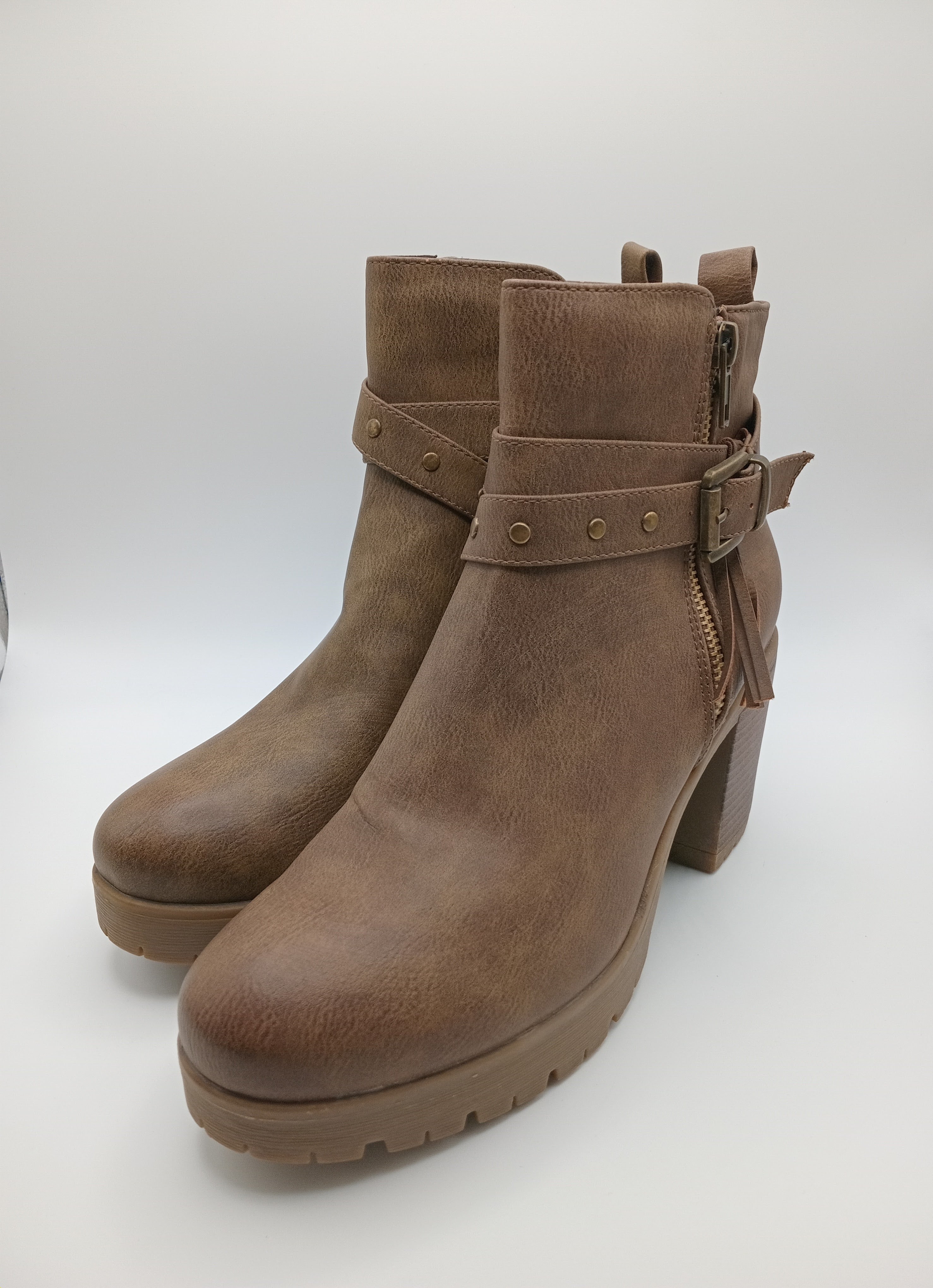 BOTA REFRESH CASTANHO ECO PELE TIRAS TAXAS ZIPER