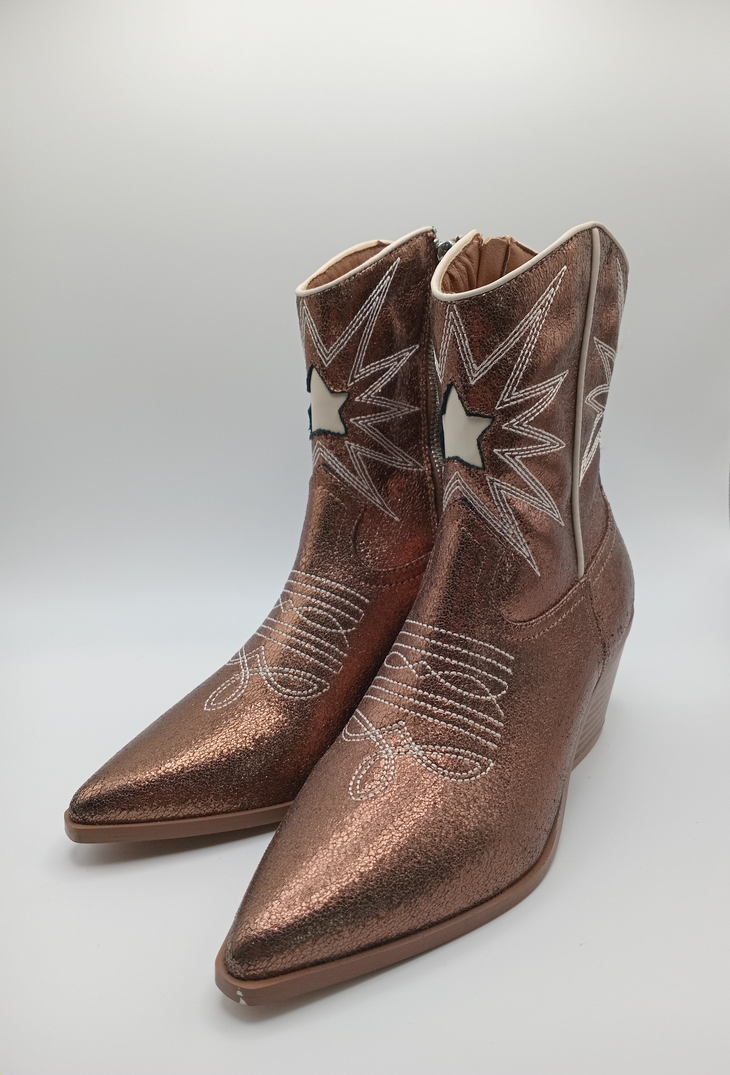 BOTA COWGIRL LA STRADA BRONZE BRILHO ESTRELA BORDADO BICUDO ZIPER
