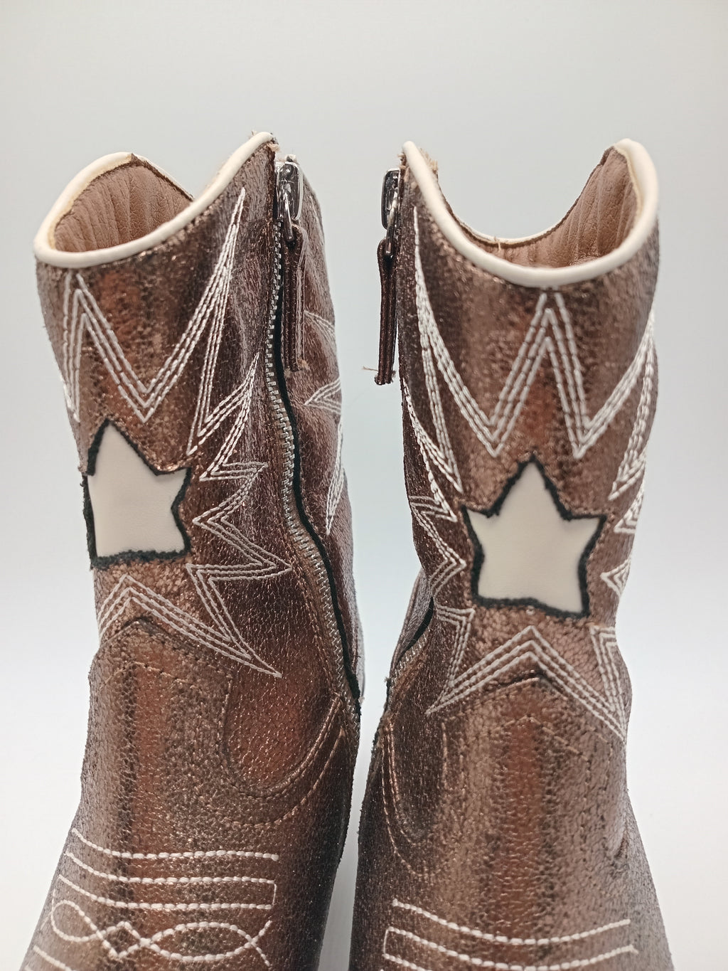 BOTA COWGIRL LA STRADA BRONZE BRILHO ESTRELA BORDADO BICUDO ZIPER
