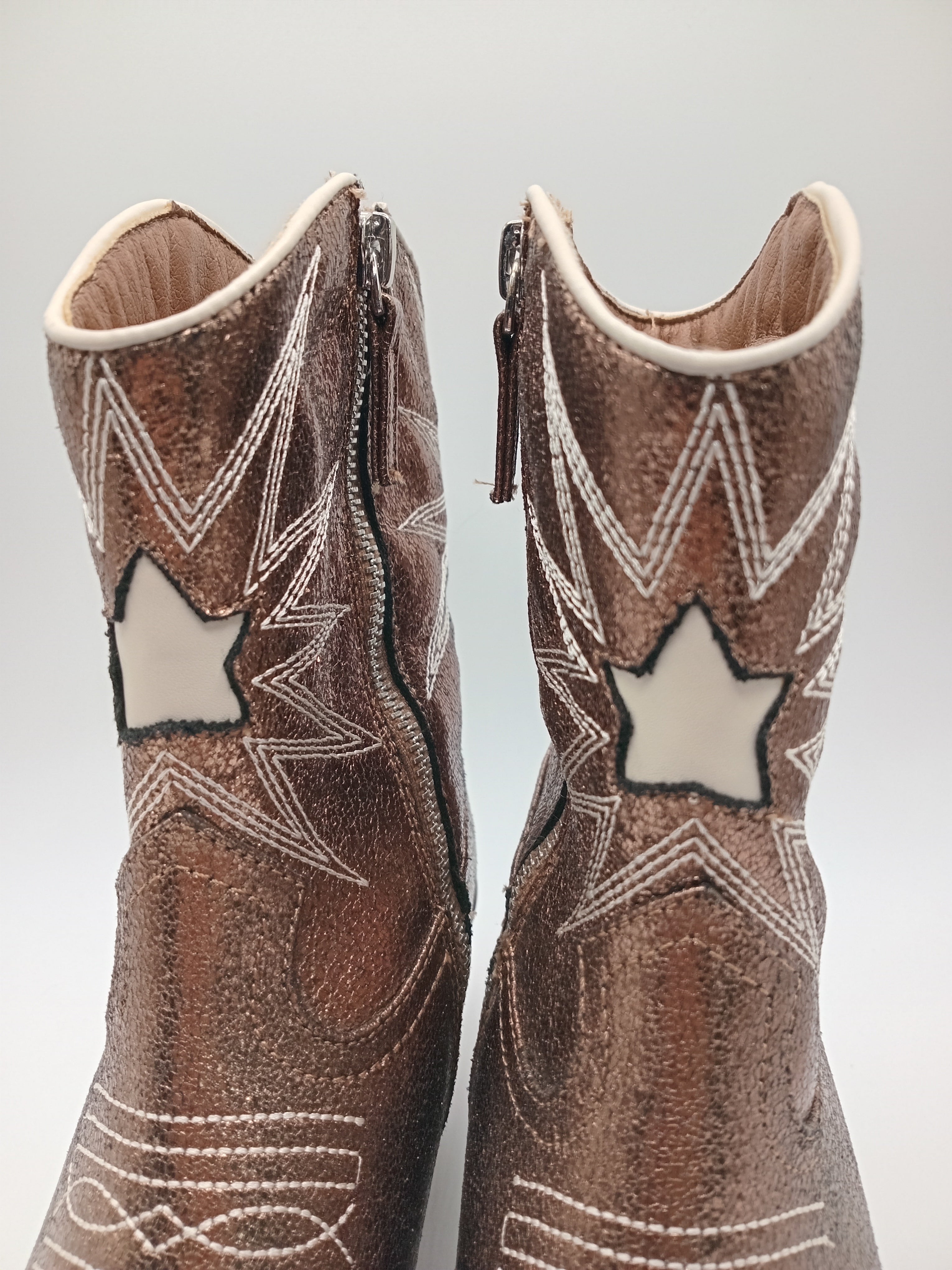 BOTA COWGIRL LA STRADA BRONZE BRILHO ESTRELA BORDADO BICUDO ZIPER