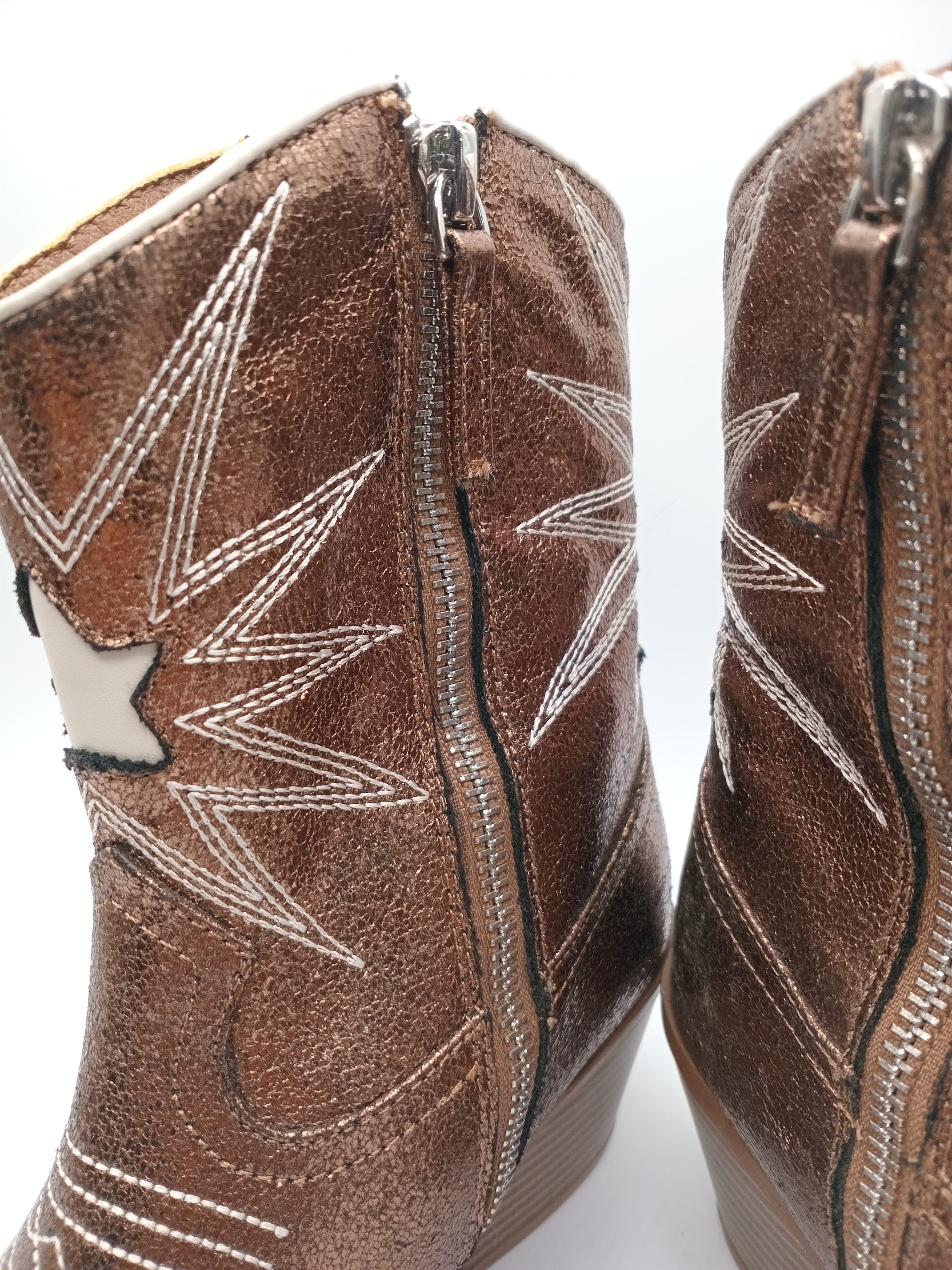 BOTA COWGIRL LA STRADA BRONZE BRILHO ESTRELA BORDADO BICUDO ZIPER