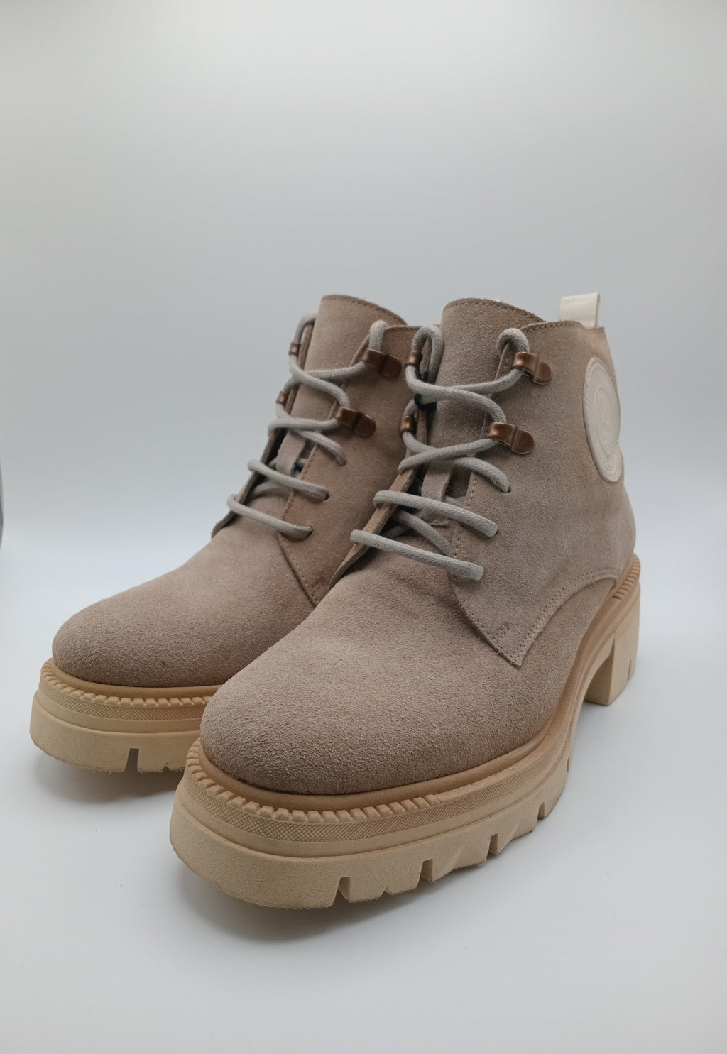 BOTA COTURNO HISPANITAS BEGE COURO LOGO LATERAL