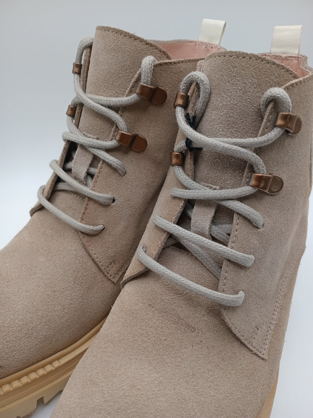 BOTA COTURNO HISPANITAS BEGE COURO LOGO LATERAL