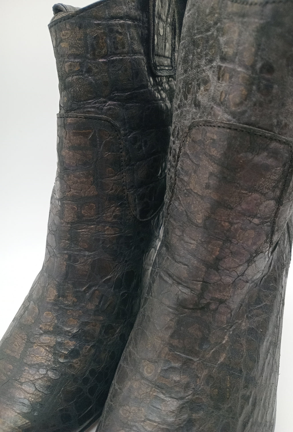 BOTA SALTO IN•NOVE PRETO COURO JACARÉ PEDRA BRILHO AGULHA BICUDO