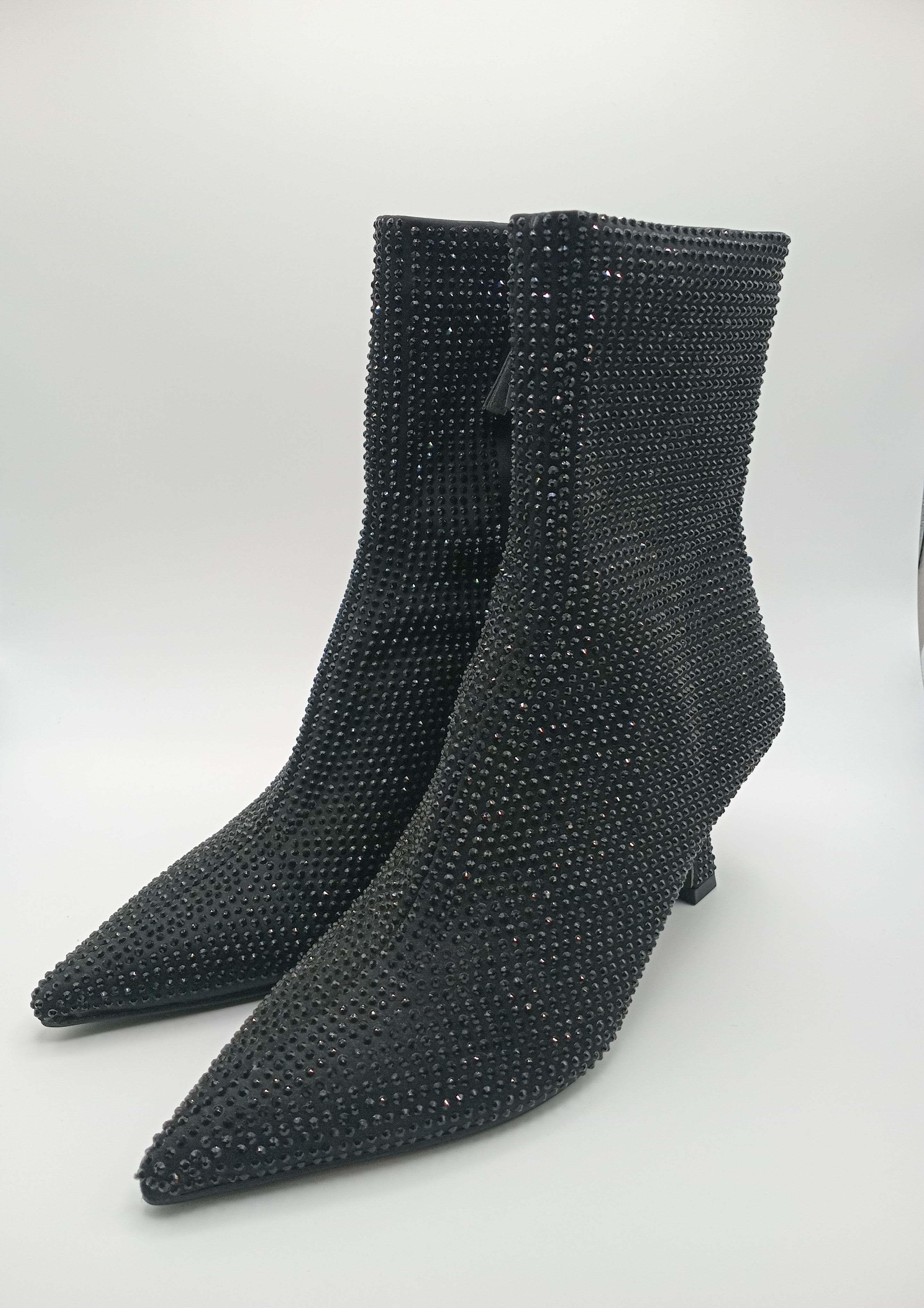 BOTA SALTO CORINA PRETO CRAVEJADA BRILHO AGULHA BICUDO ZIPER