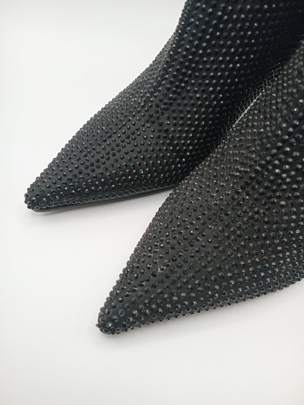 BOTA SALTO CORINA PRETO CRAVEJADA BRILHO AGULHA BICUDO ZIPER