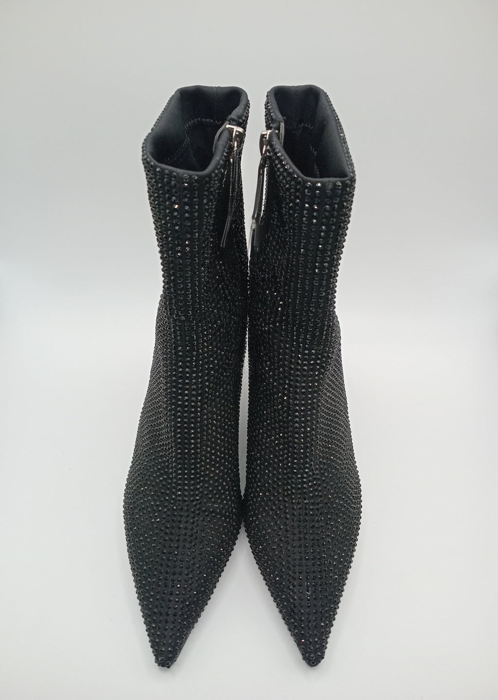 BOTA SALTO CORINA PRETO CRAVEJADA BRILHO AGULHA BICUDO ZIPER