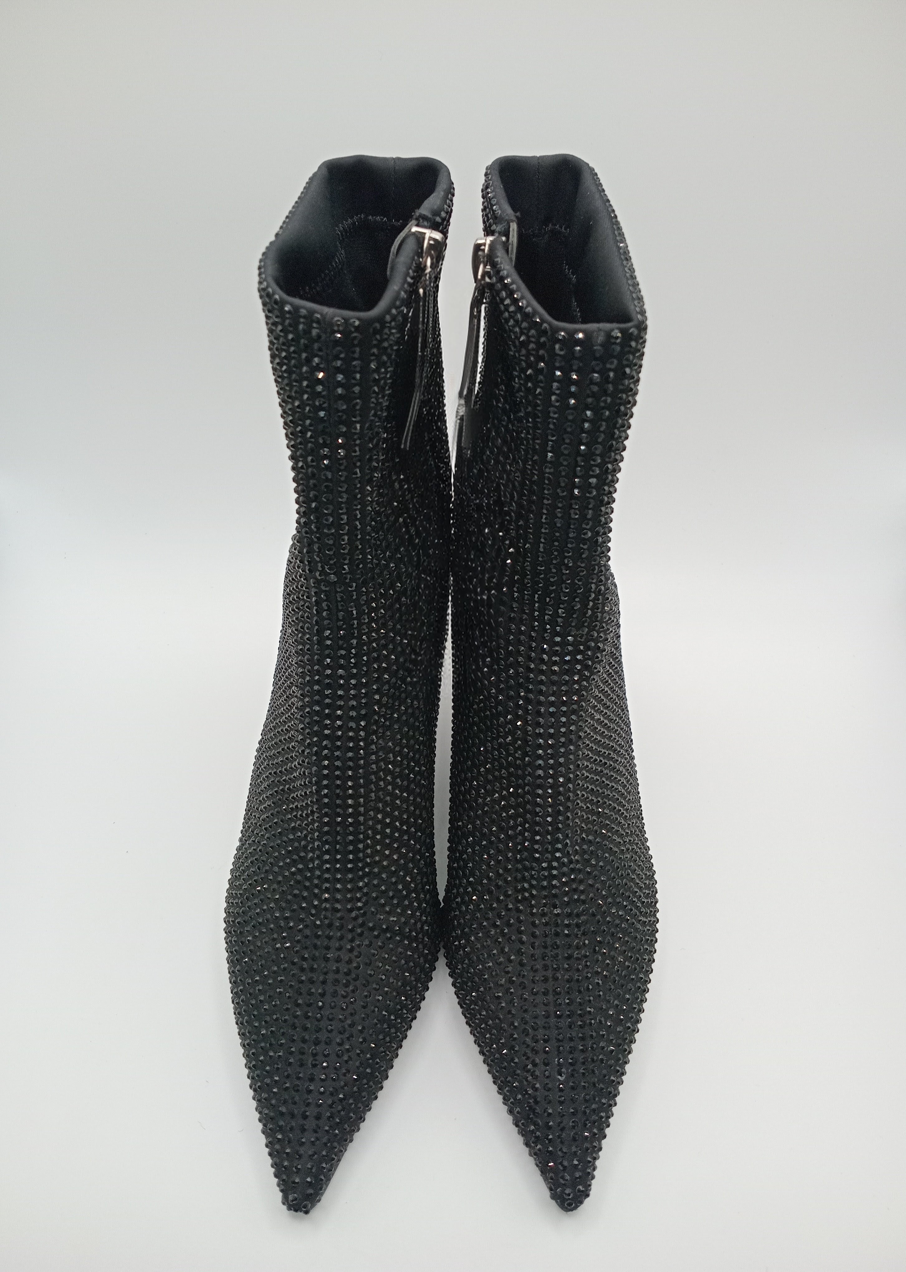 BOTA SALTO CORINA PRETO CRAVEJADA BRILHO AGULHA BICUDO ZIPER