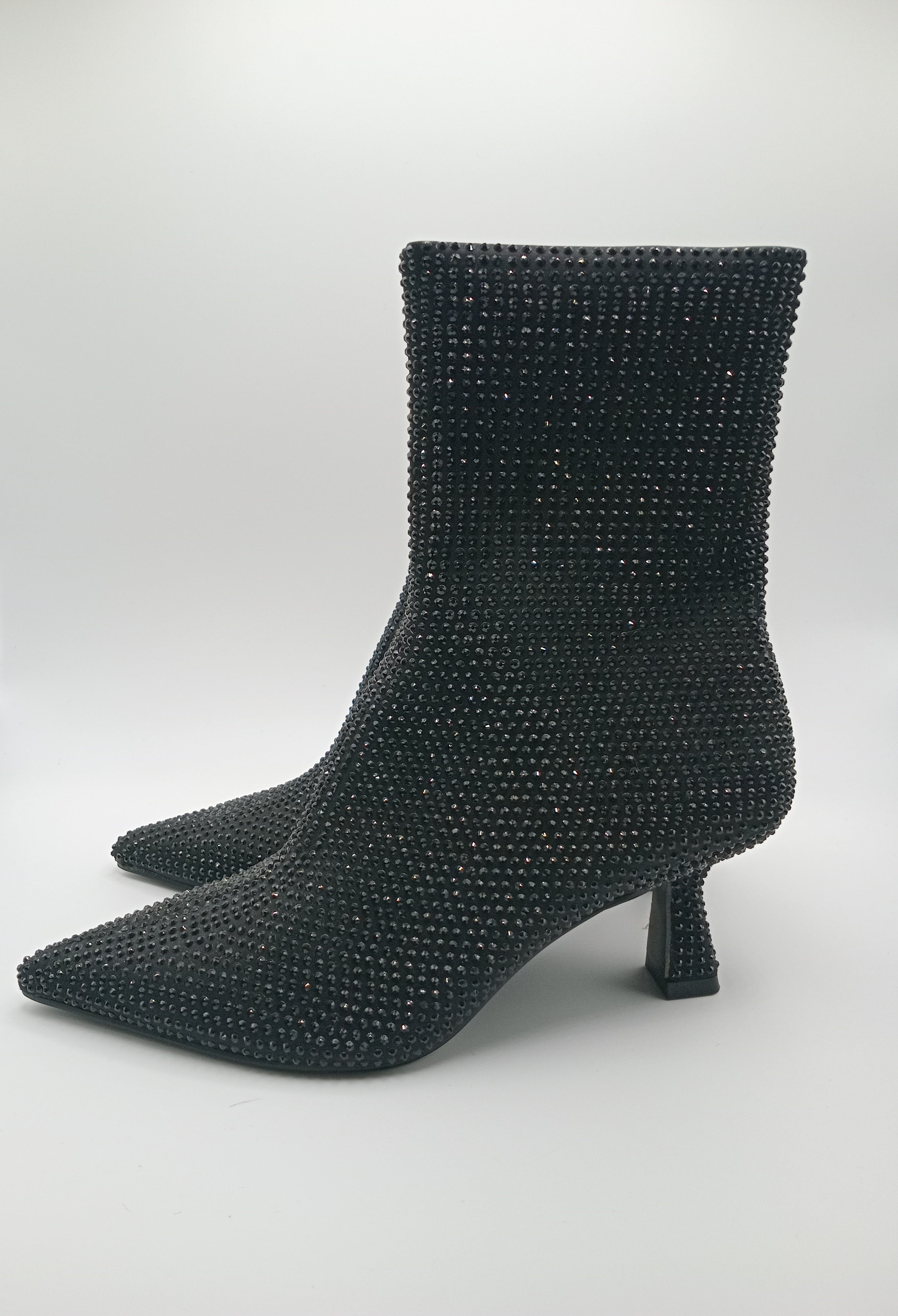 BOTA SALTO CORINA PRETO CRAVEJADA BRILHO AGULHA BICUDO ZIPER