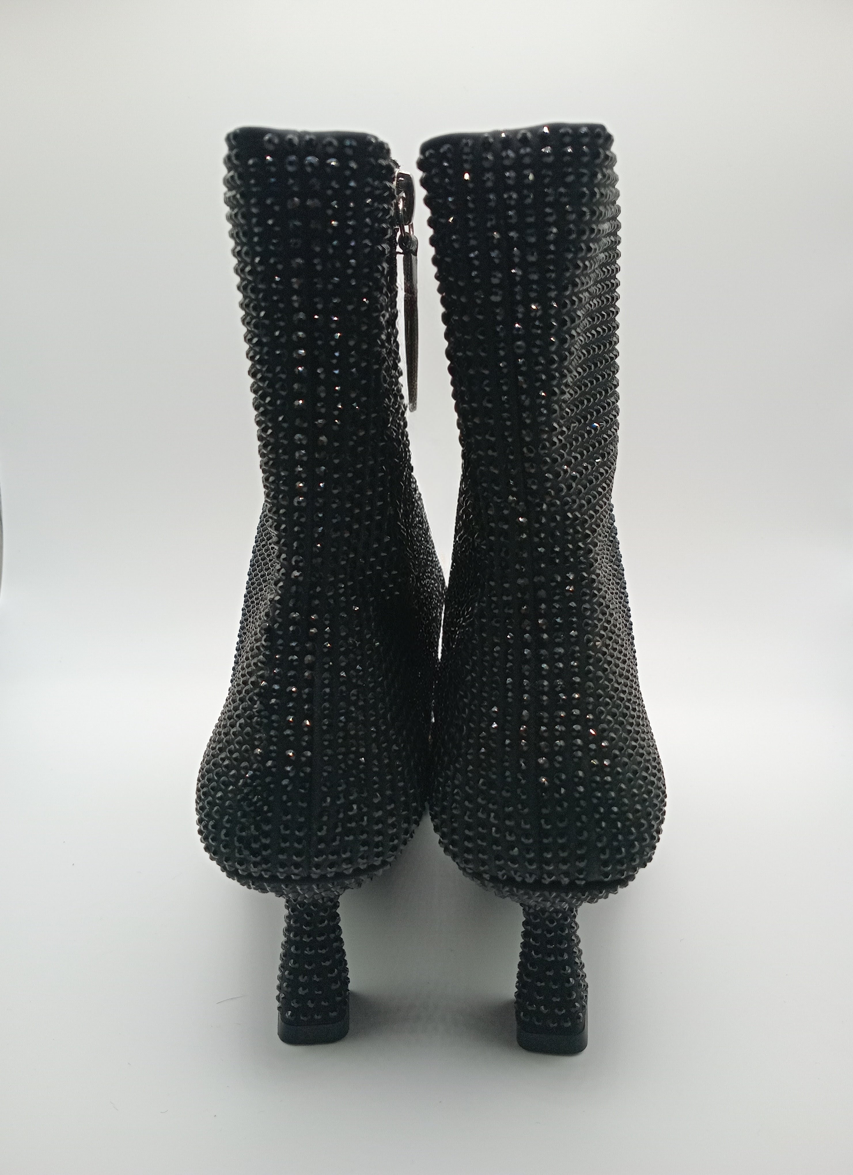 BOTA SALTO CORINA PRETO CRAVEJADA BRILHO AGULHA BICUDO ZIPER