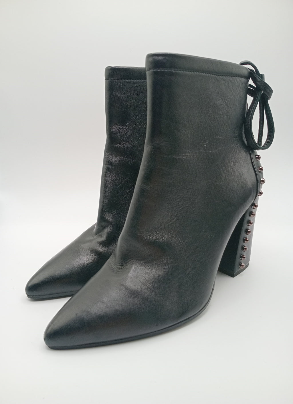 BOTA SALTO BRUNO PREMI PRETO COURO TAXAS PEDRAS LAÇO BICUDO ZIPER