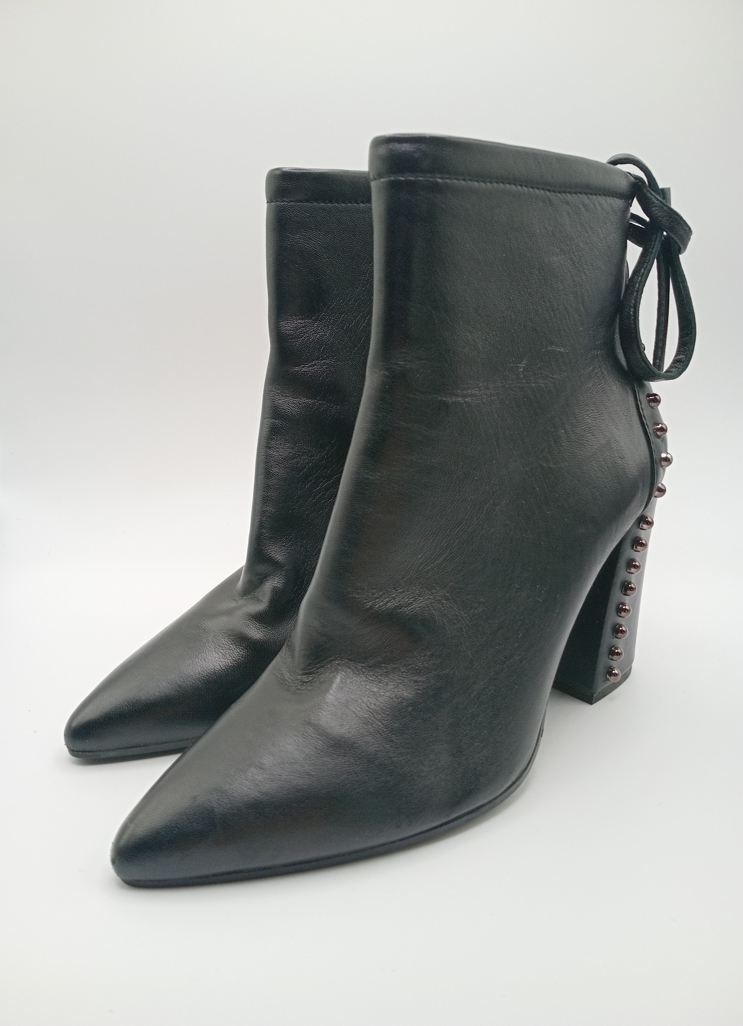 BOTA SALTO BRUNO PREMI PRETO COURO TAXAS PEDRAS LAÇO BICUDO ZIPER