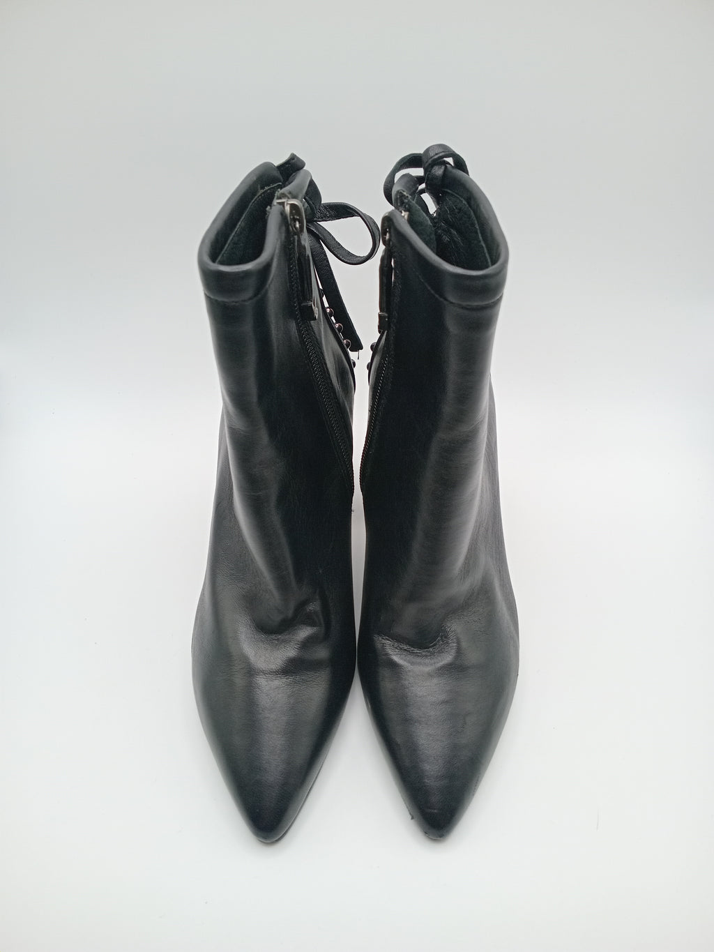 BOTA SALTO BRUNO PREMI PRETO COURO TAXAS PEDRAS LAÇO BICUDO ZIPER