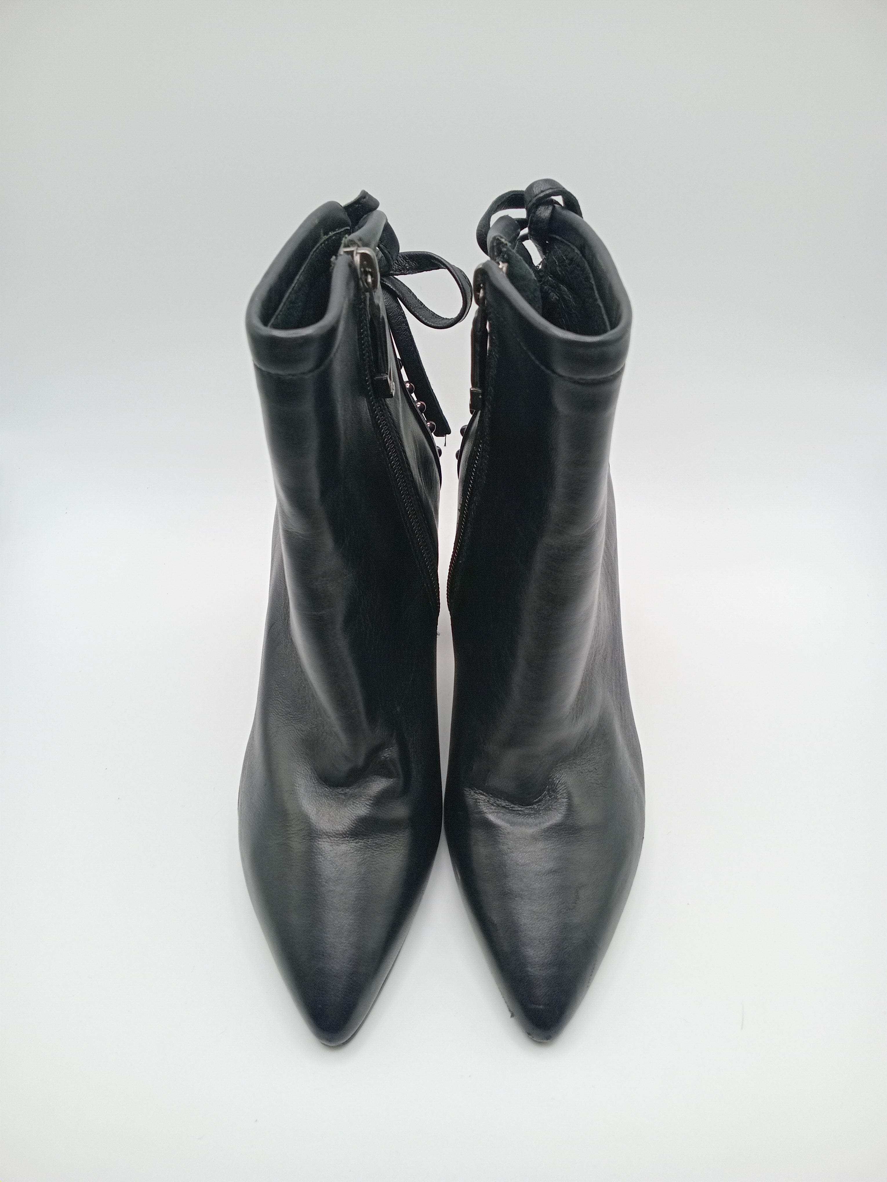 BOTA SALTO BRUNO PREMI PRETO COURO TAXAS PEDRAS LAÇO BICUDO ZIPER