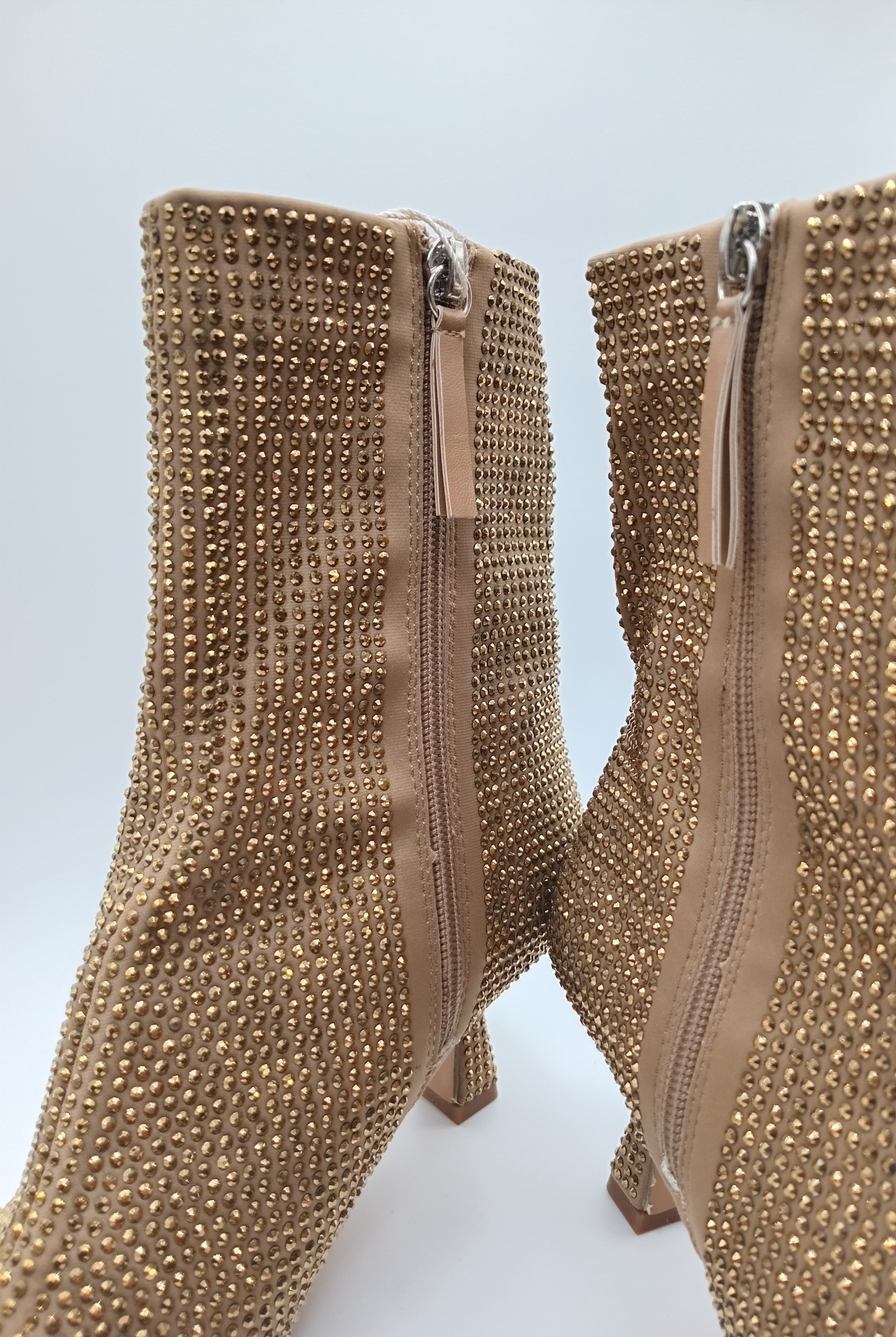 BOTA SALTO CORINA DOURADO CRAVEJADA BRILHO AGULHA ZIPER BICUDO