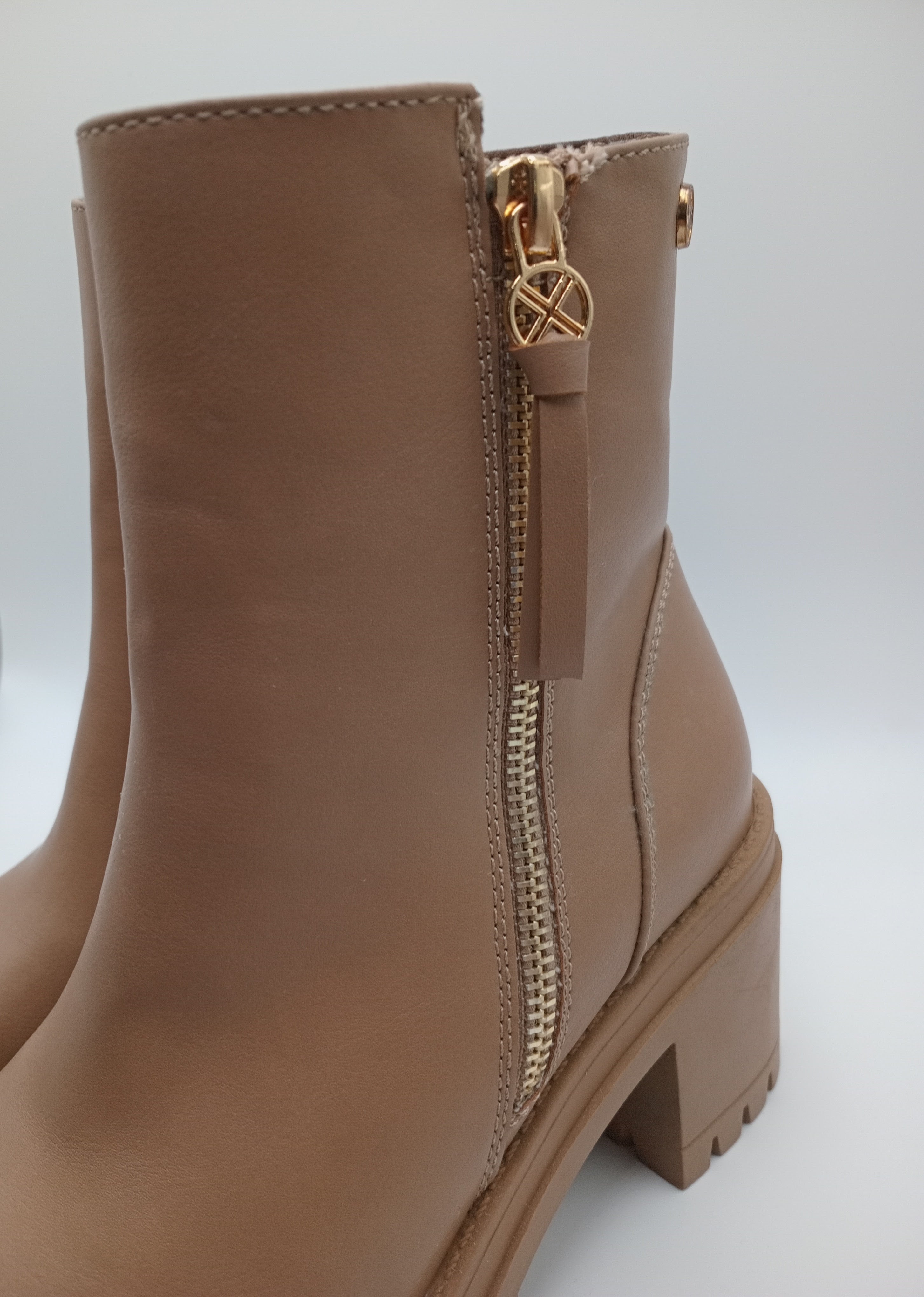 BOTA SALTO XTI CASTANHO ECO PELE ZIPER LATERAL FAKE BICO QUADRADO