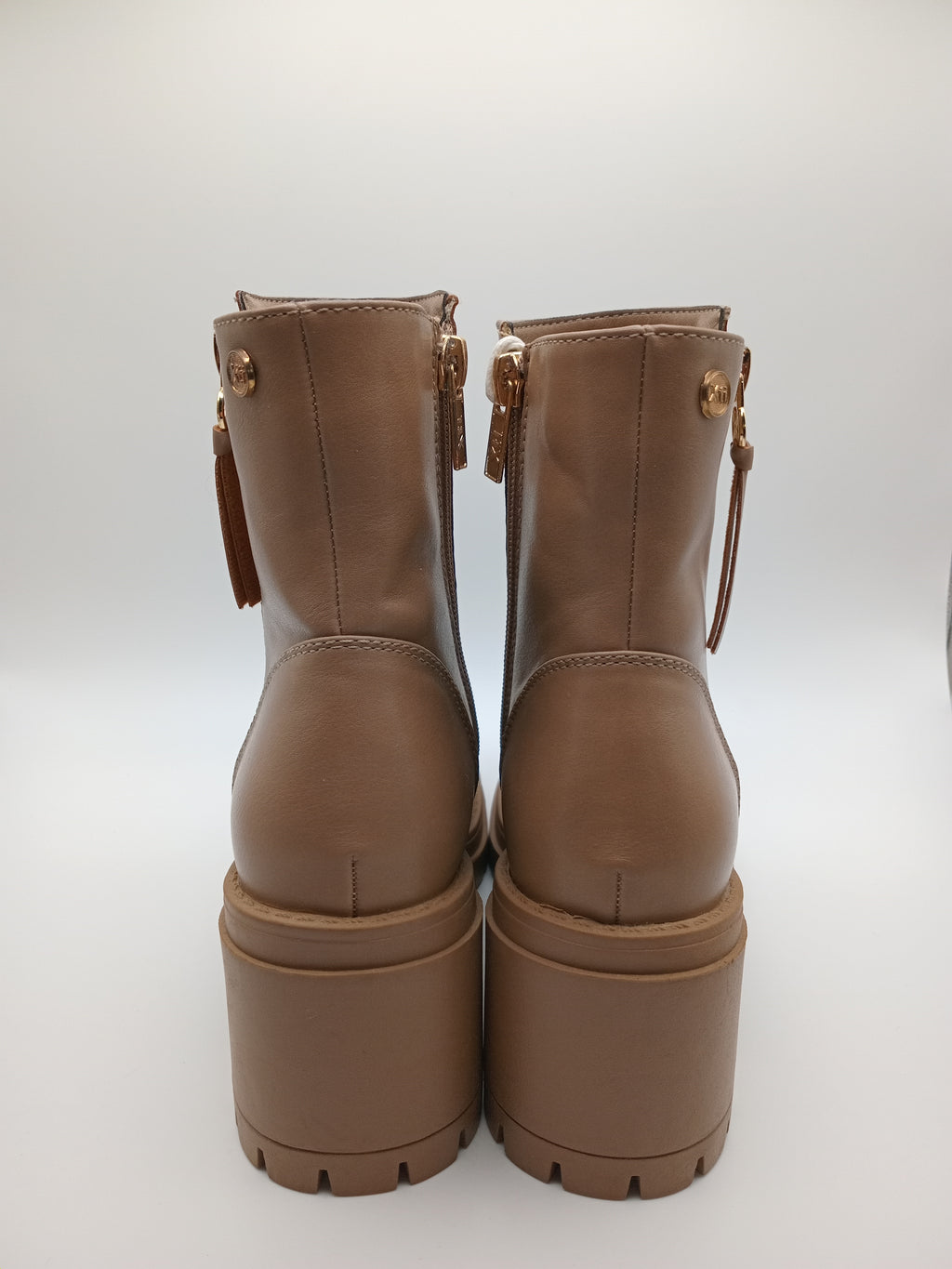 BOTA SALTO XTI CASTANHO ECO PELE ZIPER LATERAL FAKE BICO QUADRADO