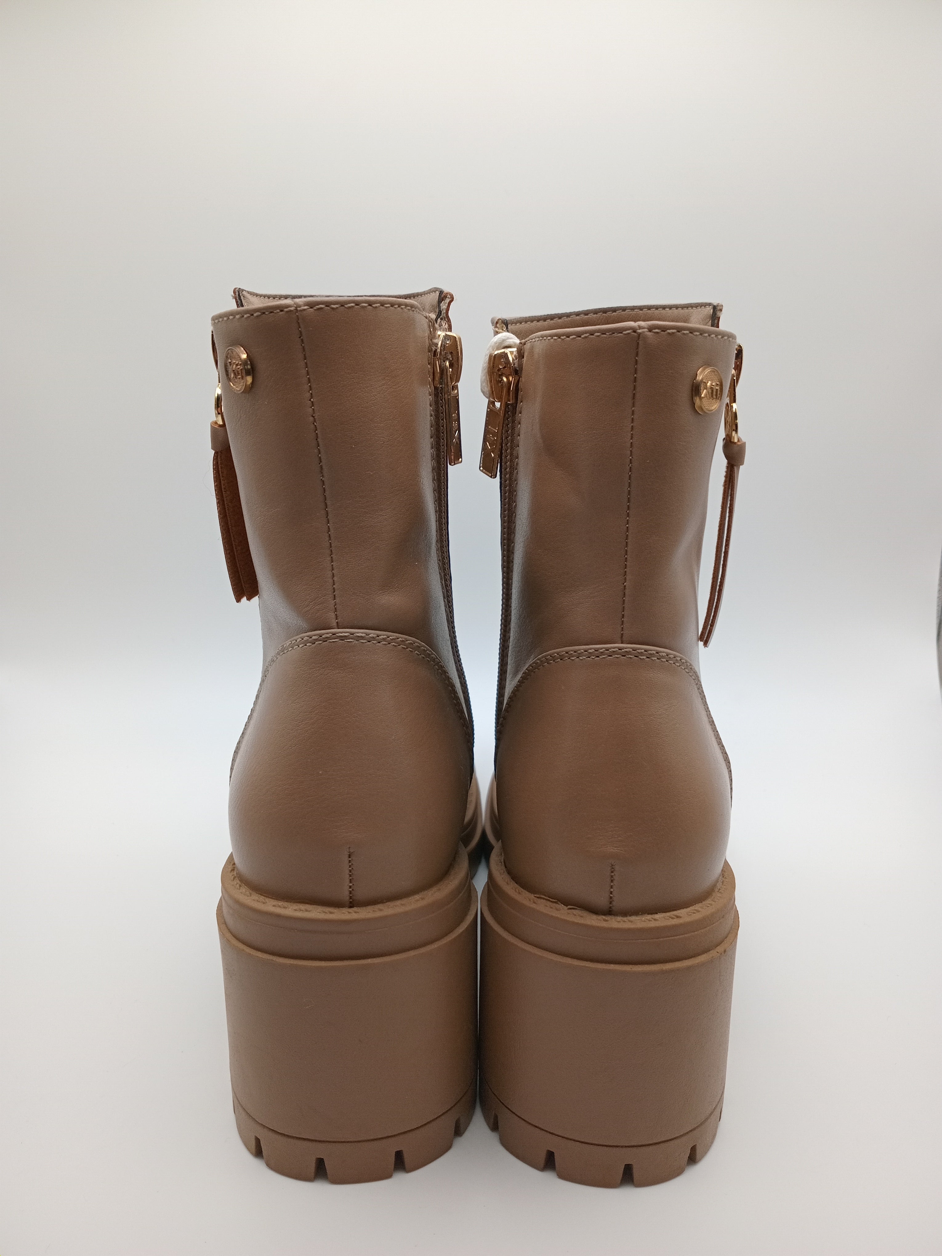 BOTA SALTO XTI CASTANHO ECO PELE ZIPER LATERAL FAKE BICO QUADRADO