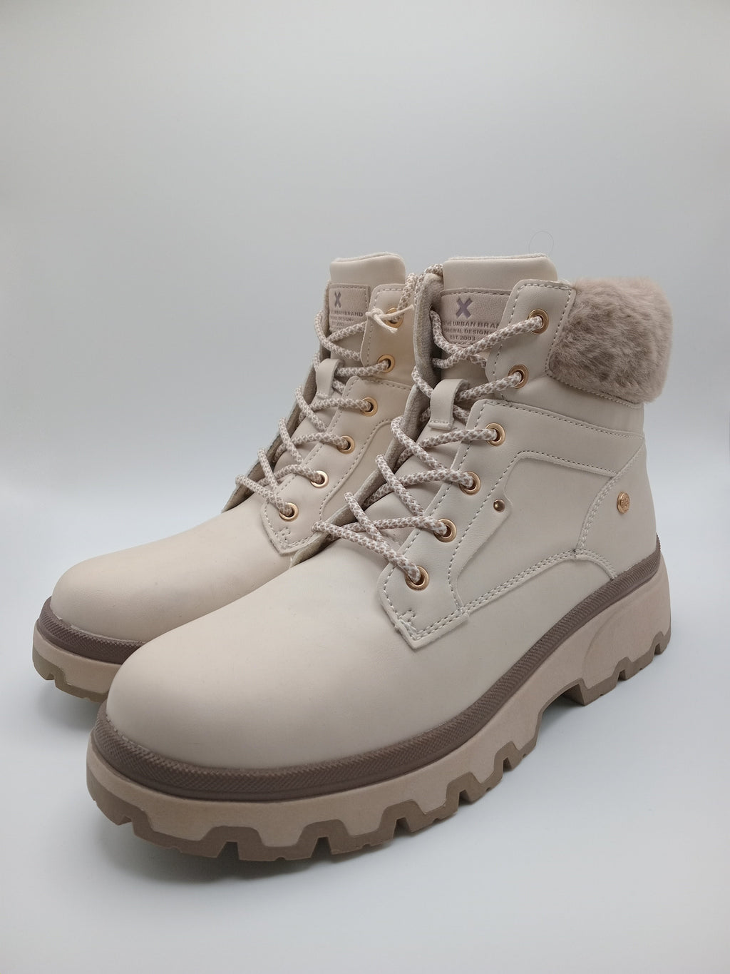 BOTA COTURNO XTI BRANCO PELOS TRATORADO ZIPER