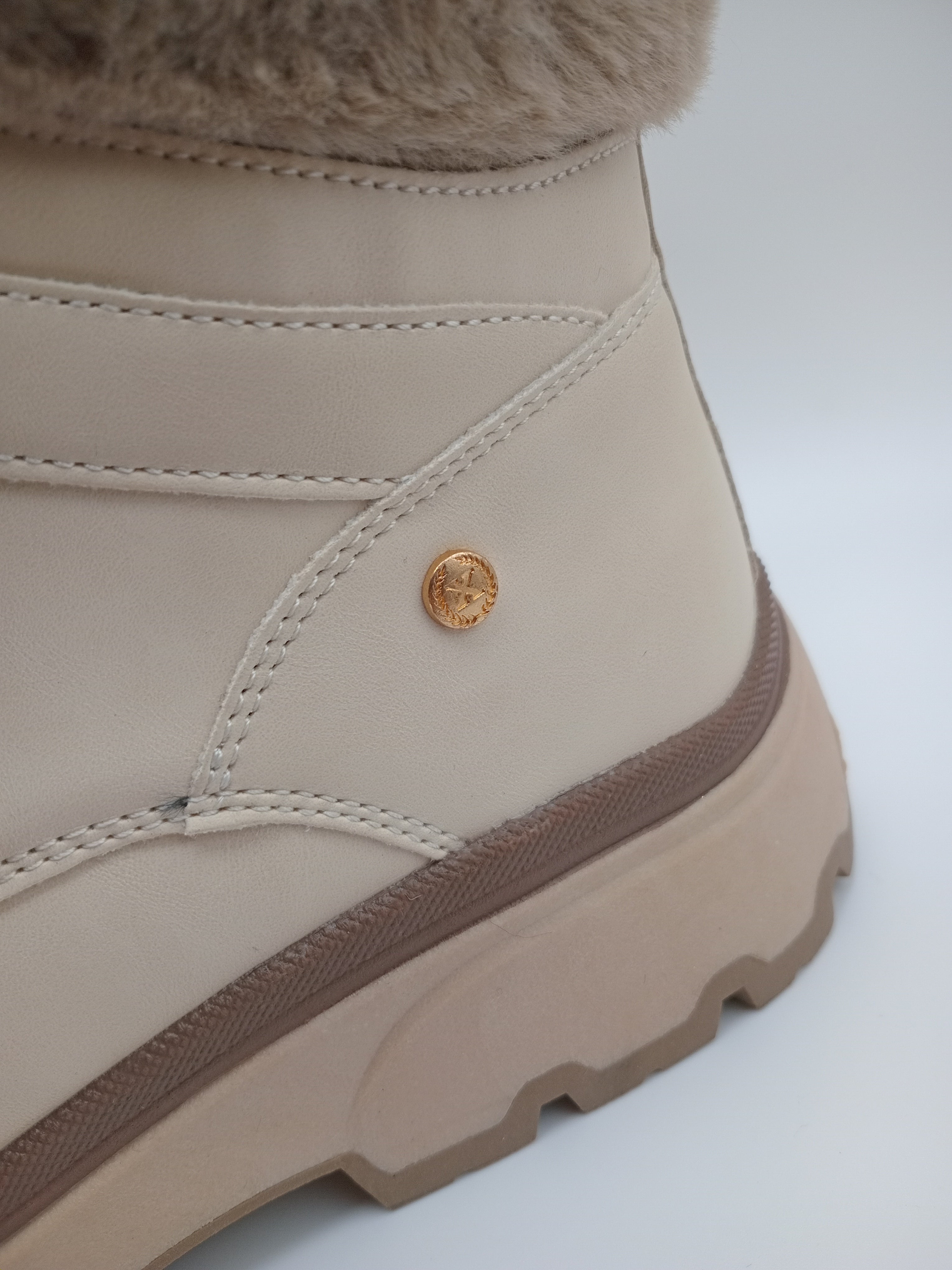 BOTA COTURNO XTI BRANCO PELOS TRATORADO ZIPER