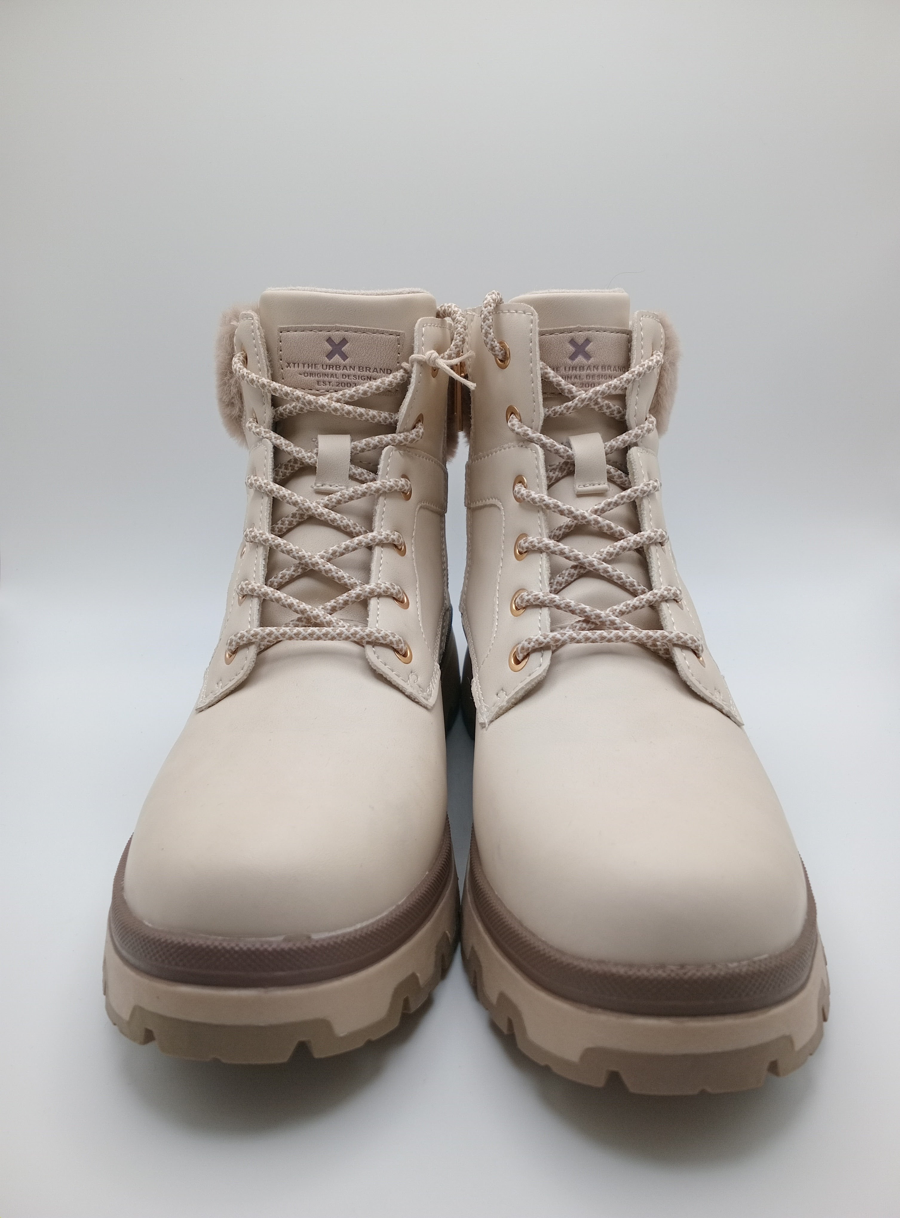 BOTA COTURNO XTI BRANCO PELOS TRATORADO ZIPER