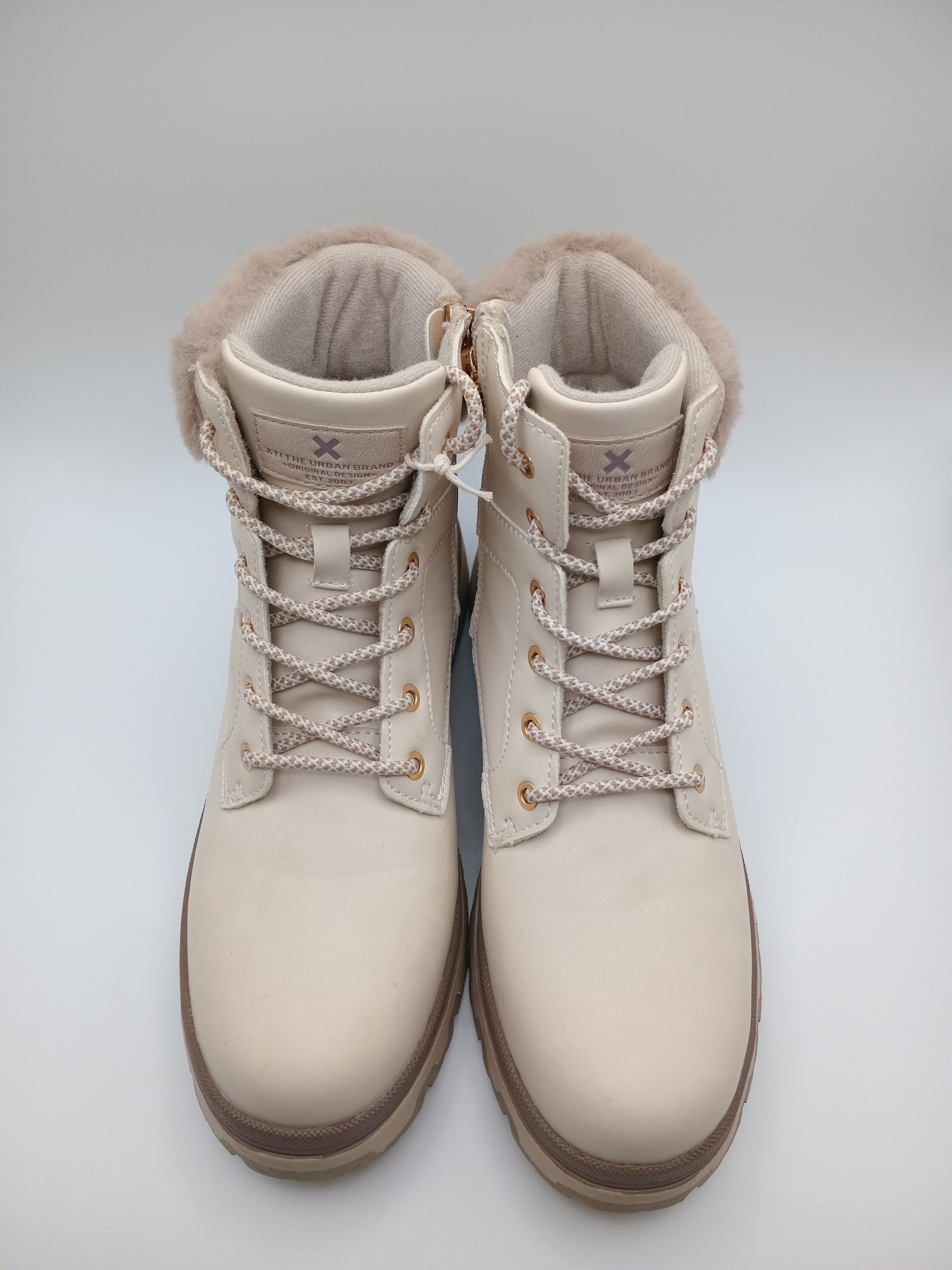 BOTA COTURNO XTI BRANCO PELOS TRATORADO ZIPER