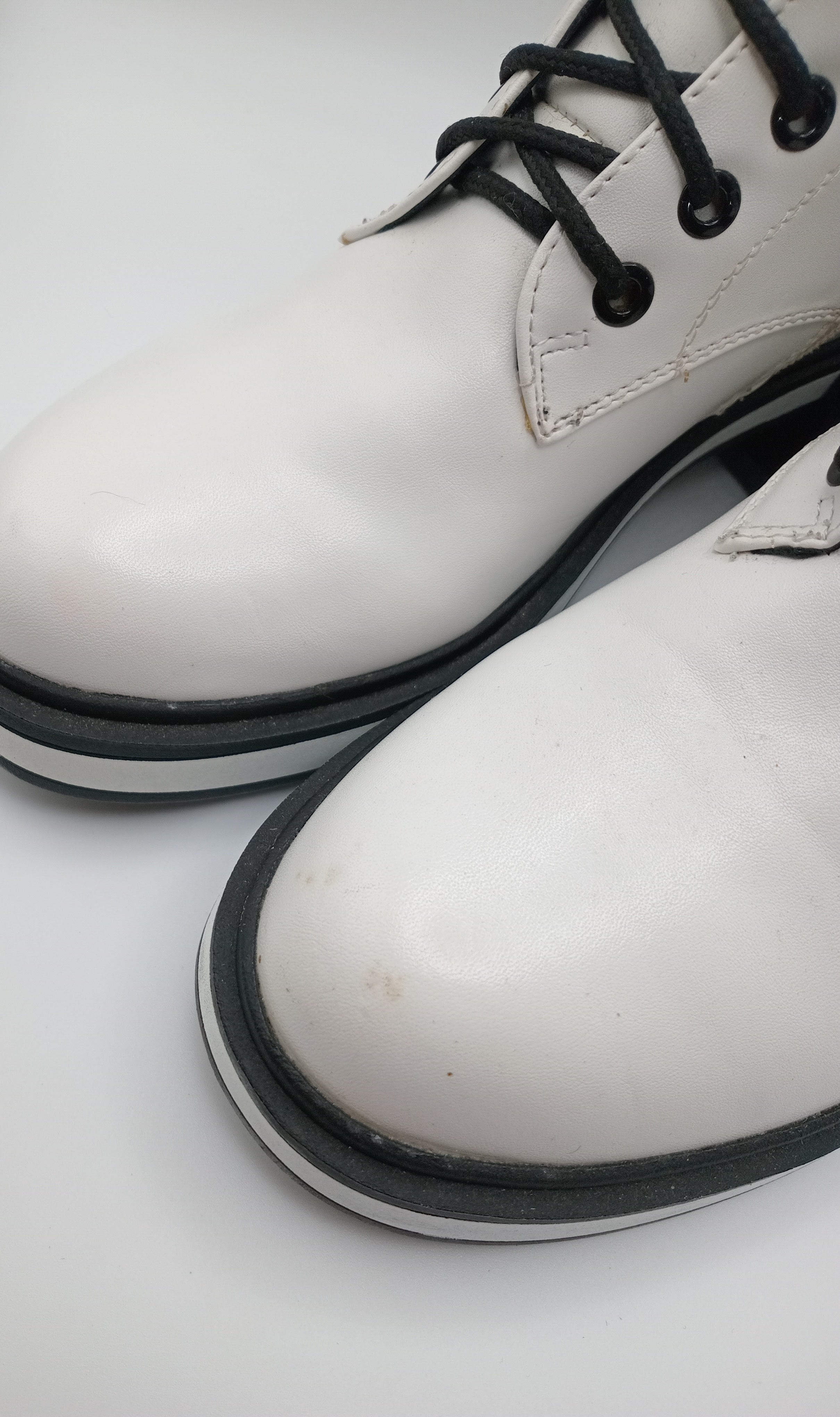 BOTA COTURNO ROCKAWAY PRETO BRANCO ECO PELE ZIPER