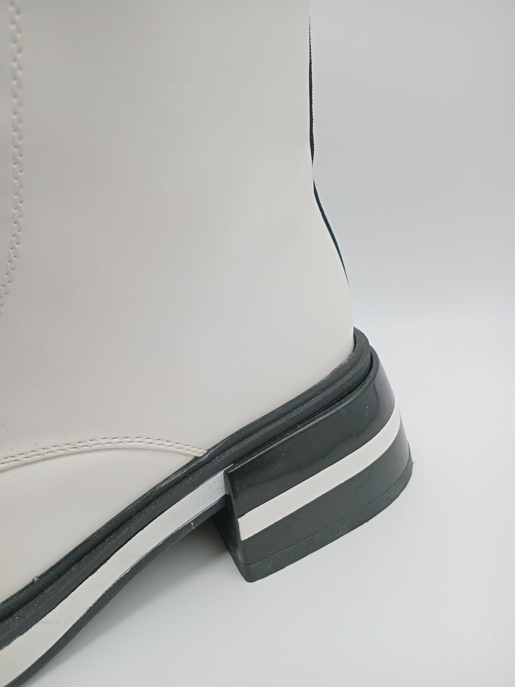 BOTA COTURNO ROCKAWAY PRETO BRANCO ECO PELE ZIPER