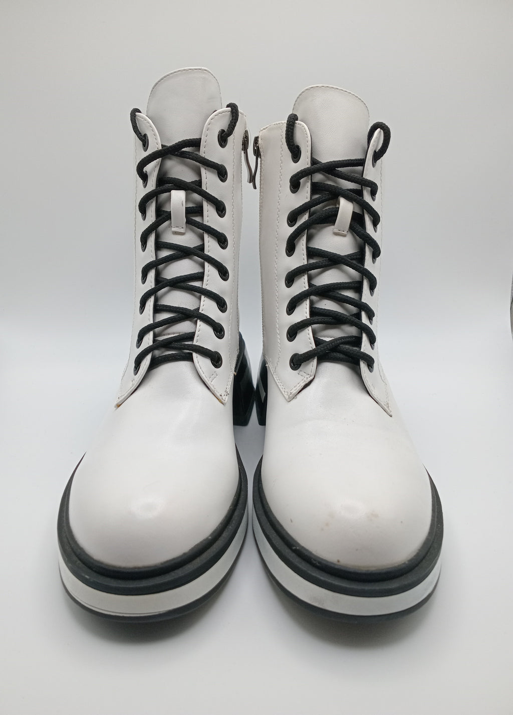 BOTA COTURNO ROCKAWAY PRETO BRANCO ECO PELE ZIPER