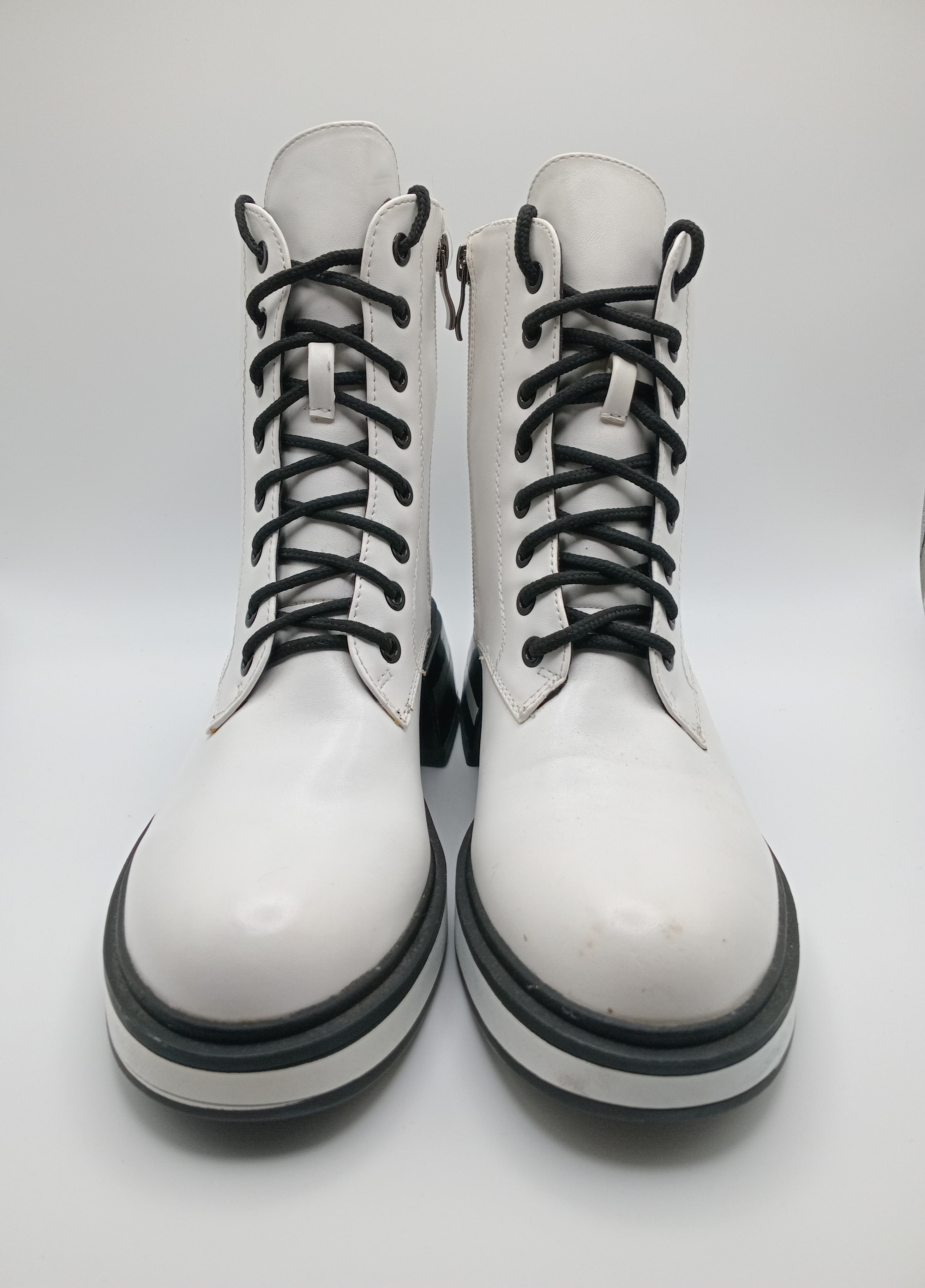 BOTA COTURNO ROCKAWAY PRETO BRANCO ECO PELE ZIPER