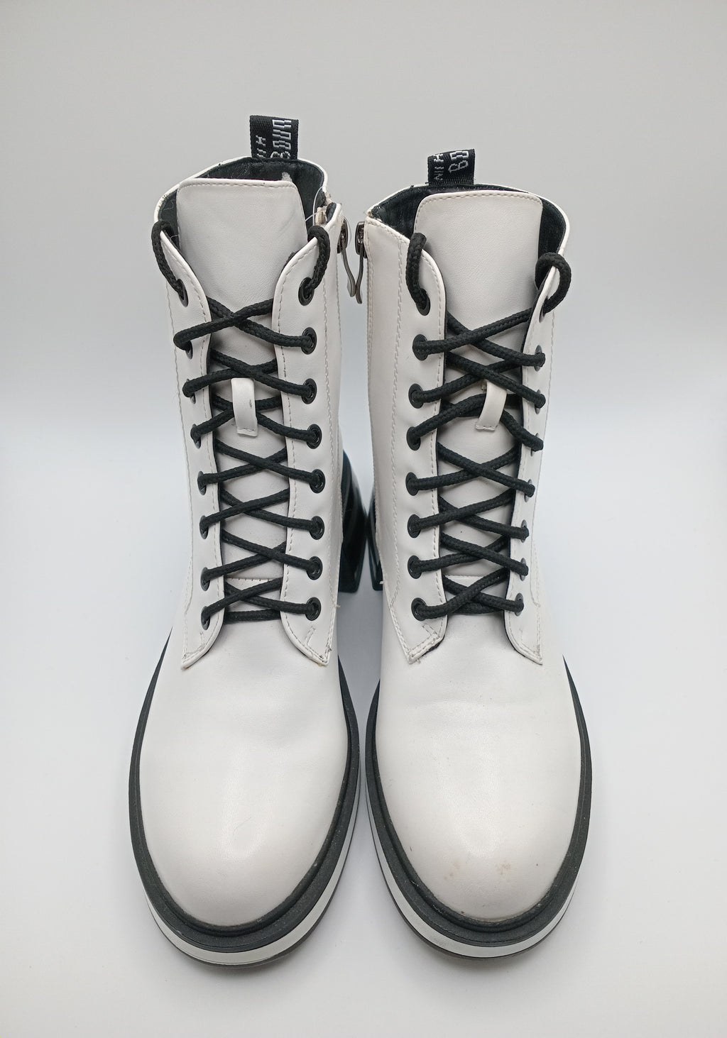 BOTA COTURNO ROCKAWAY PRETO BRANCO ECO PELE ZIPER