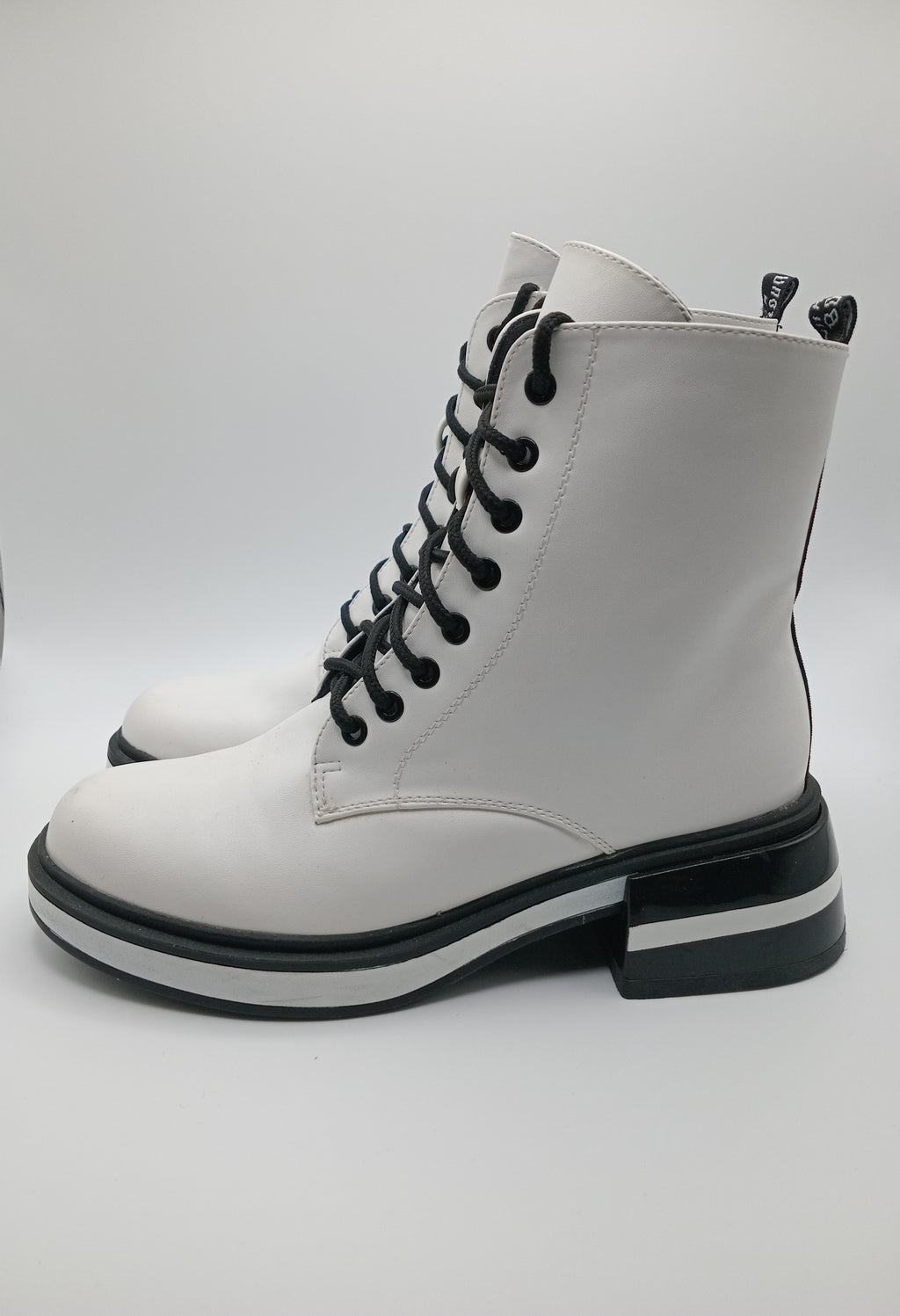 BOTA COTURNO ROCKAWAY PRETO BRANCO ECO PELE ZIPER