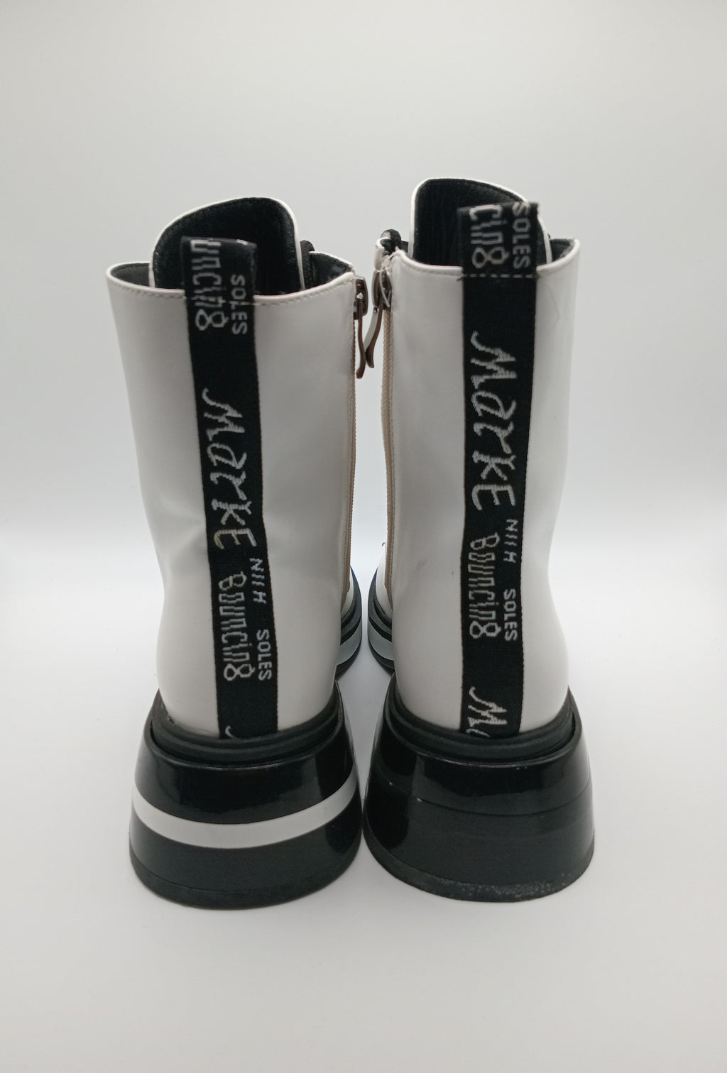 BOTA COTURNO ROCKAWAY PRETO BRANCO ECO PELE ZIPER