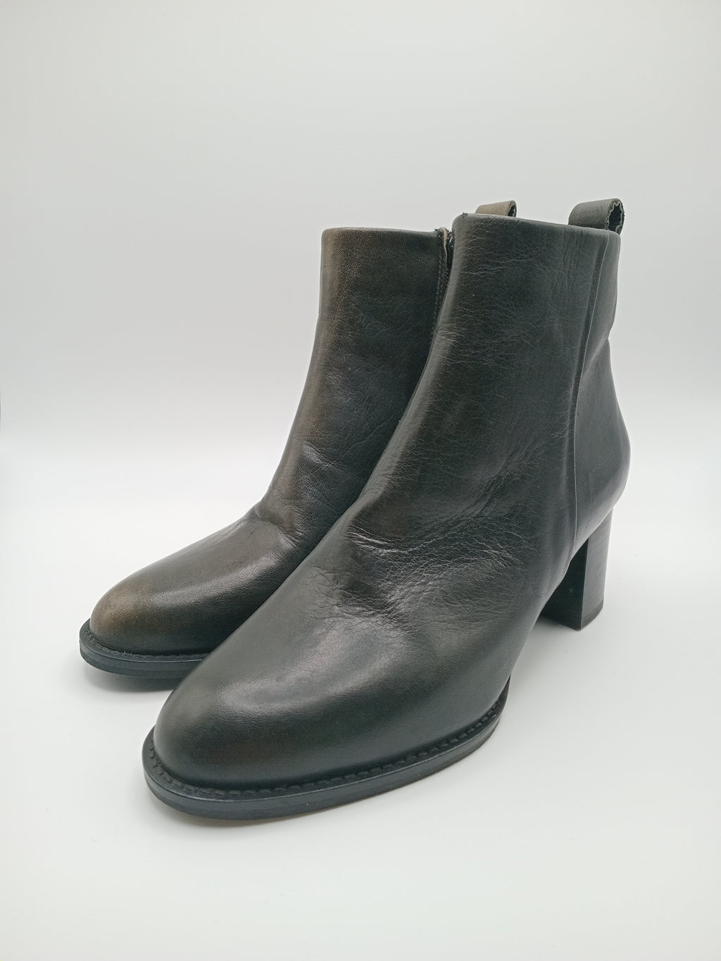 BOTA SALTO AXN PRETO COURO ZIPER BOTIM